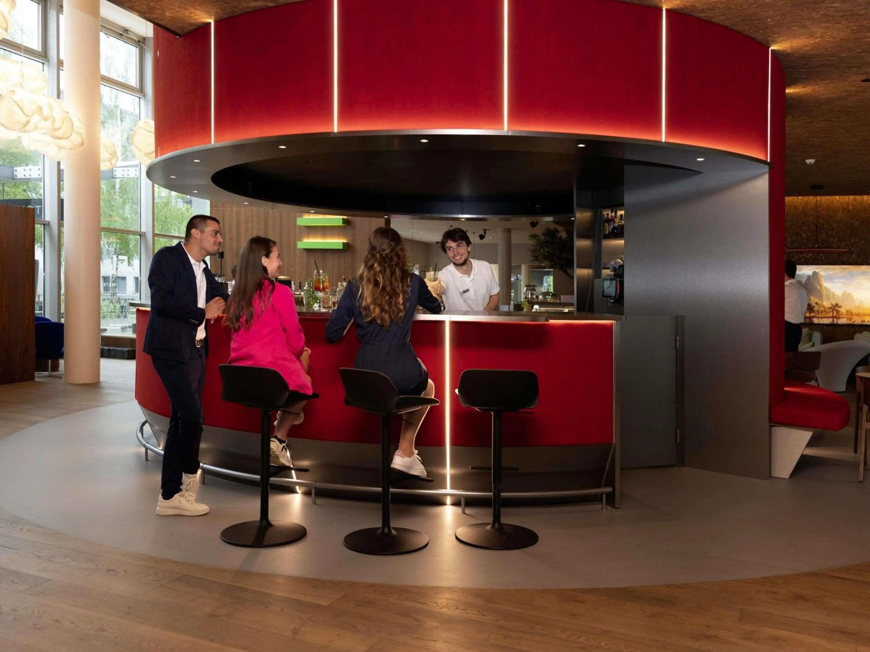 Lounge or bar in Novotel Zurich City West