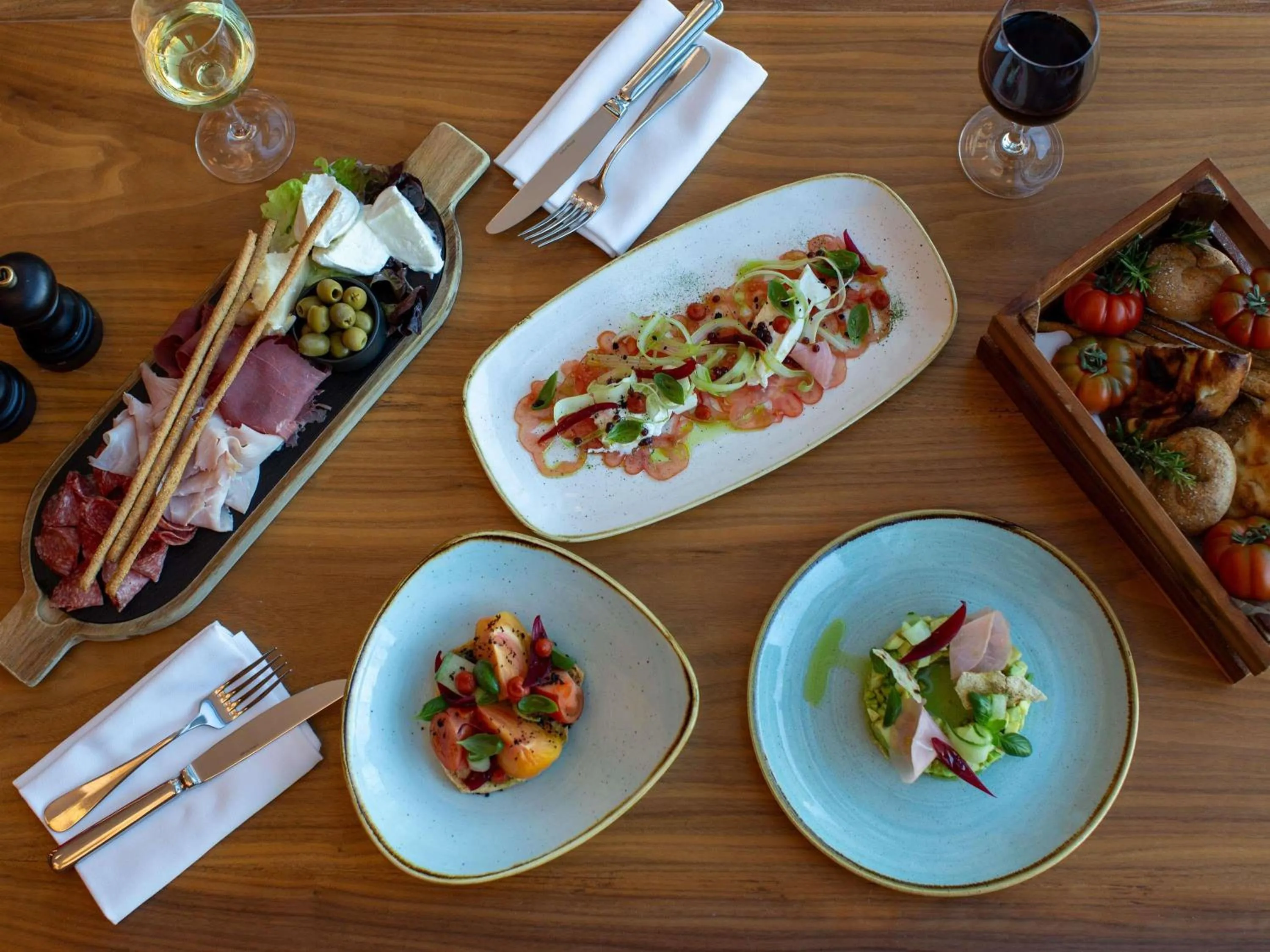 Lounge or bar in Novotel Zurich City West