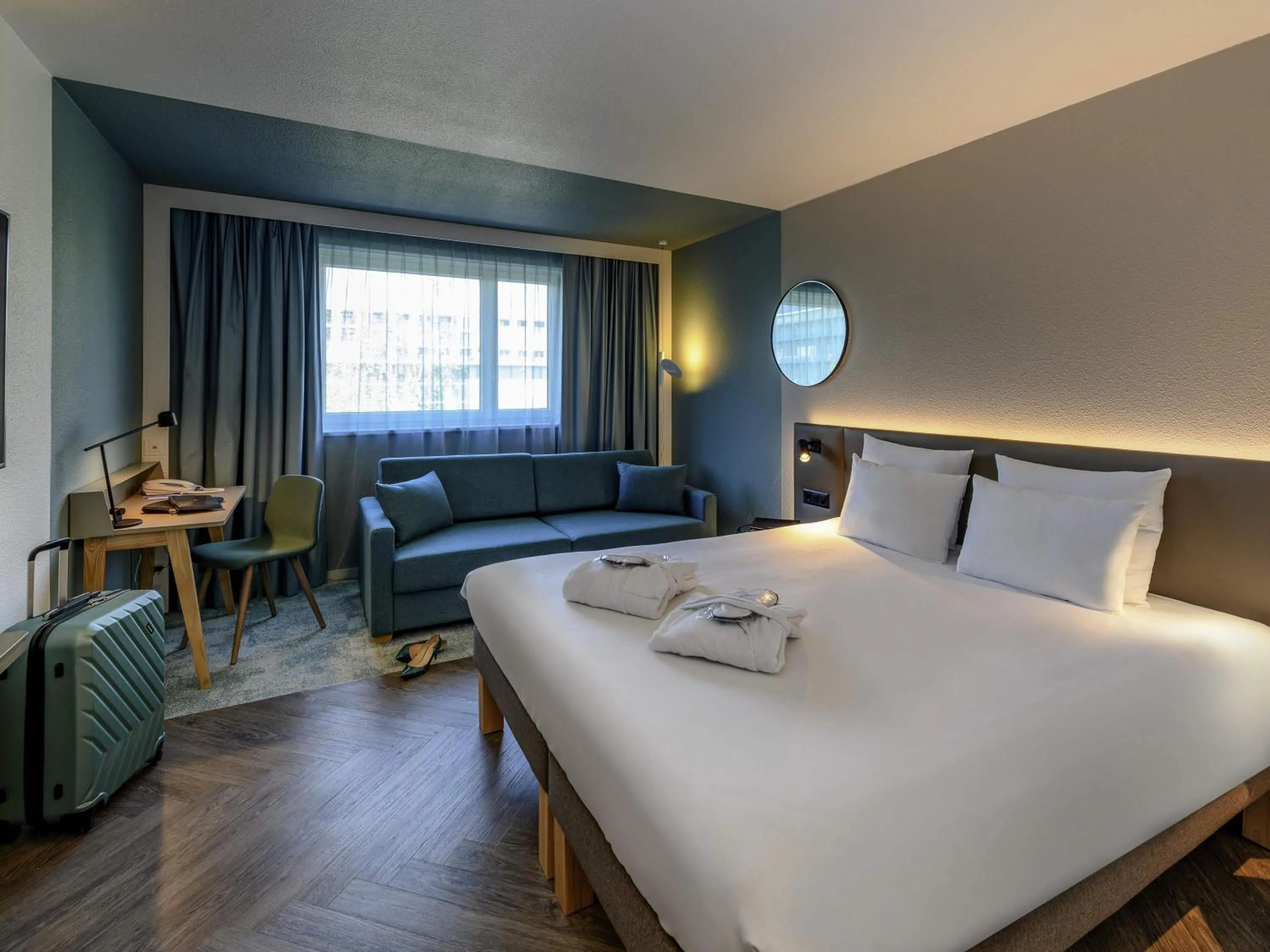 Bedroom, Bed in Novotel Zurich City West