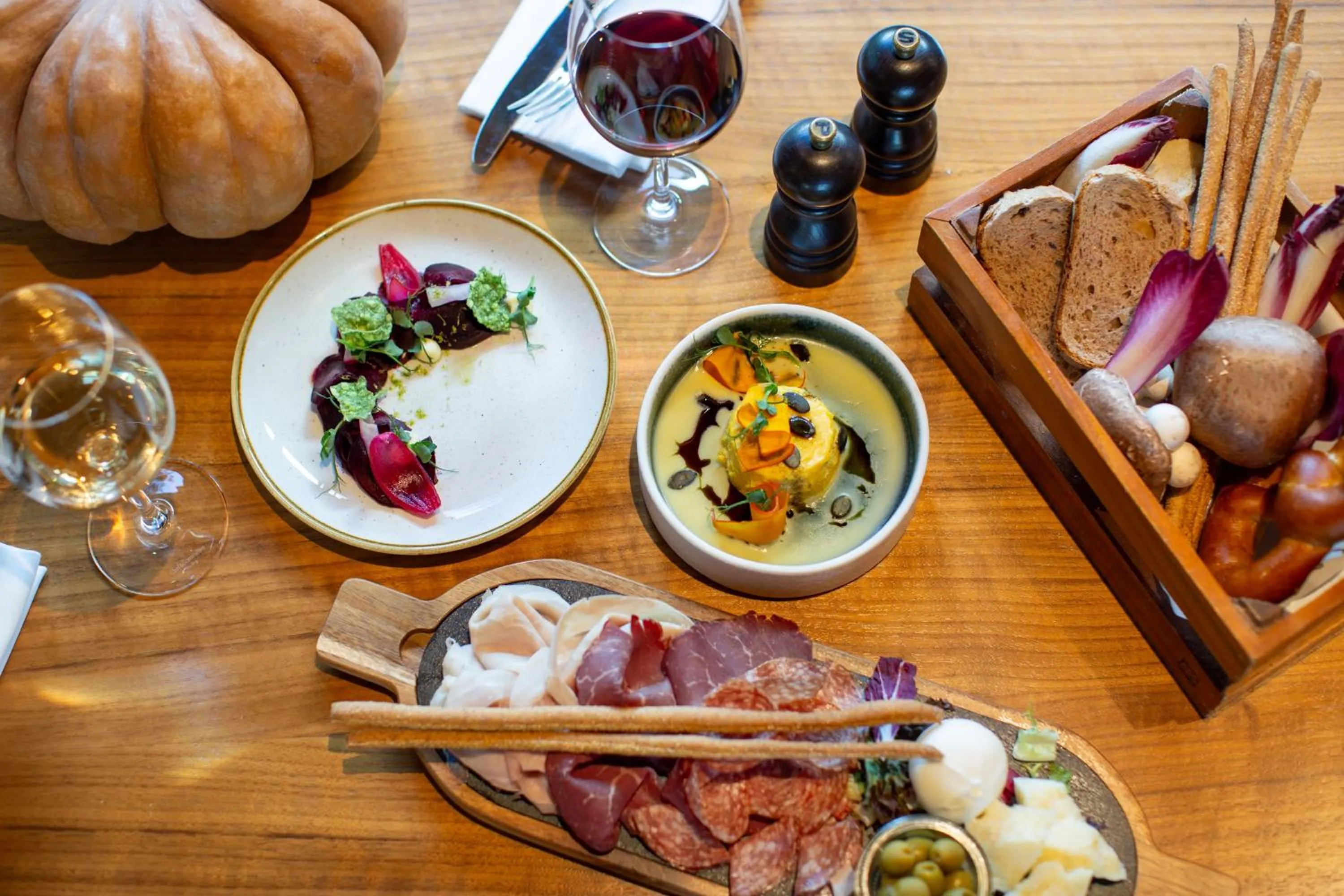 Restaurant/places to eat in Novotel Zurich City West