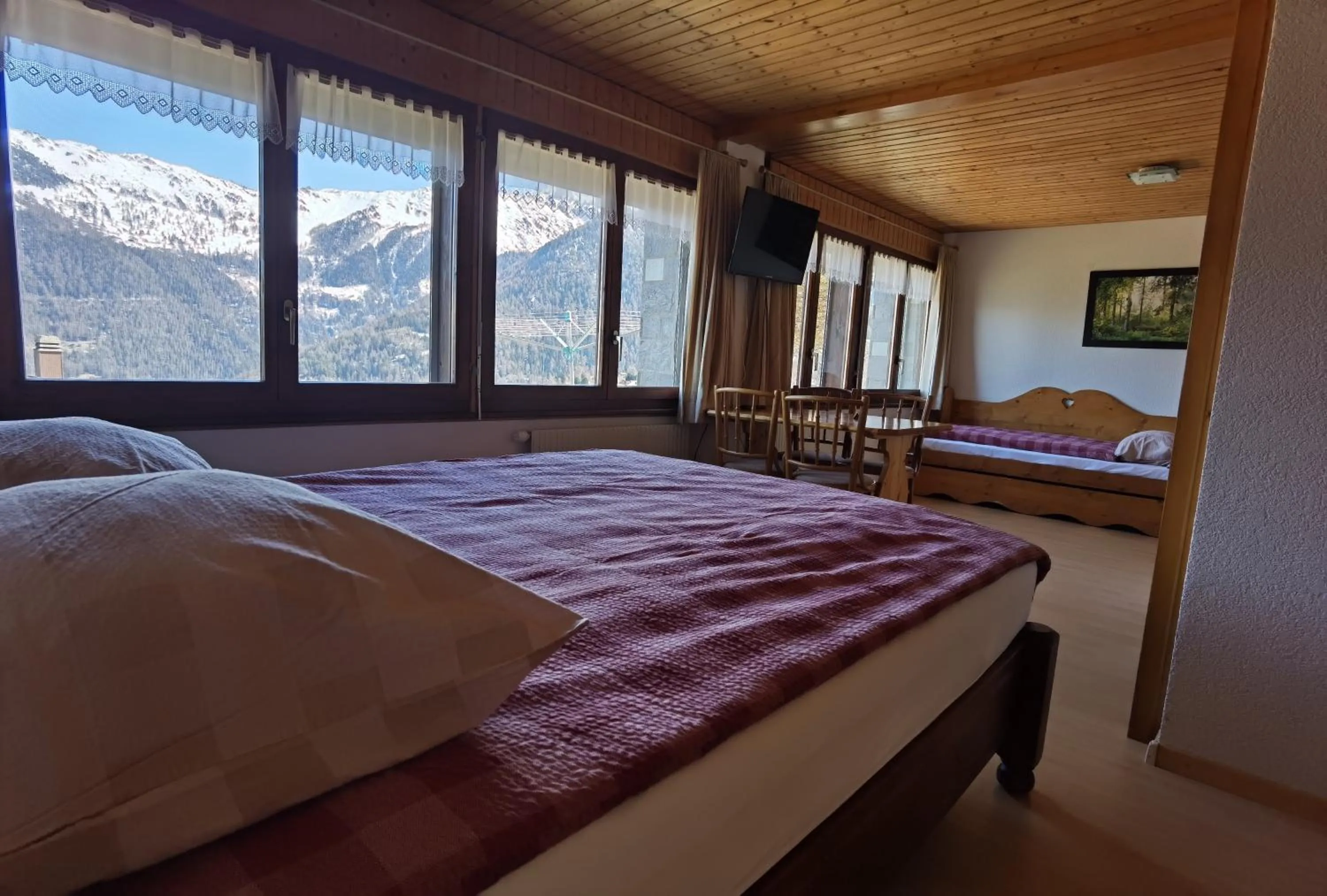 Bedroom, Bed in Auberge la Tzoumaz