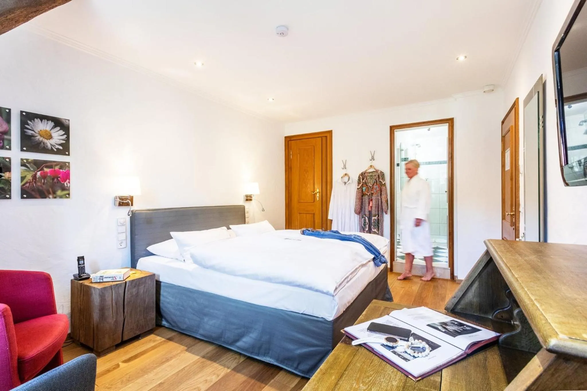 Photo of the whole room, Bed in Romantik Hotel Hof zur Linde