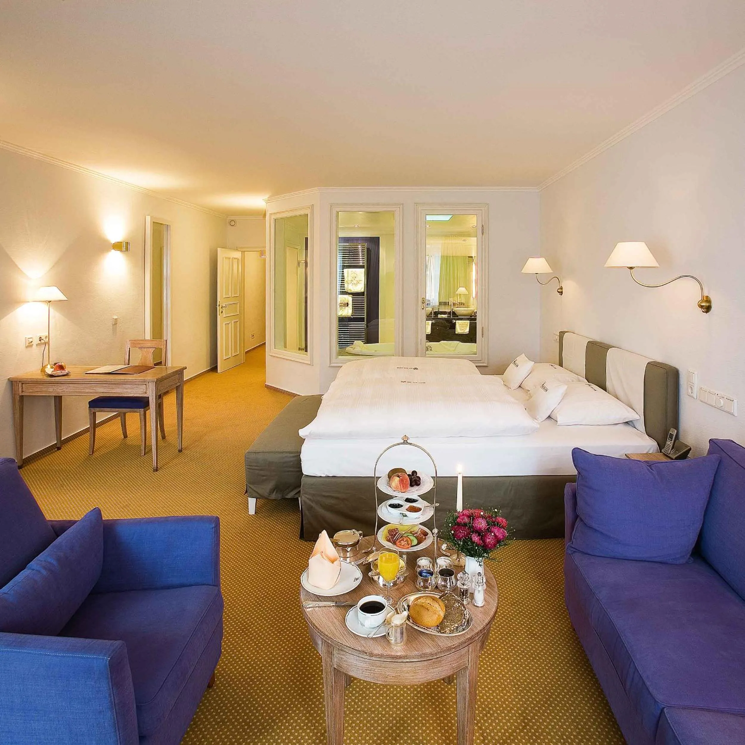 Photo of the whole room, Bed in Romantik Hotel Hof zur Linde