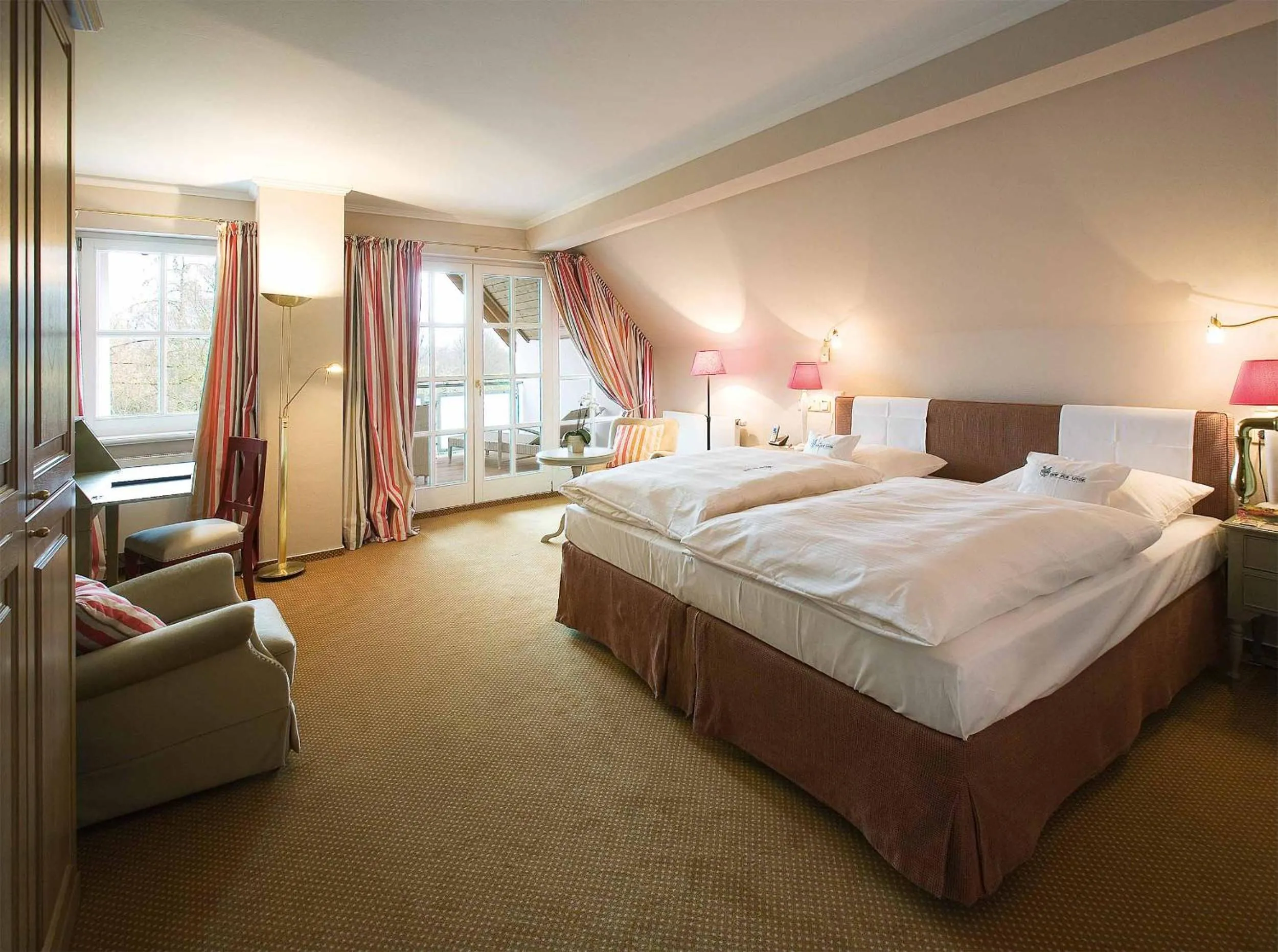 Photo of the whole room, Bed in Romantik Hotel Hof zur Linde