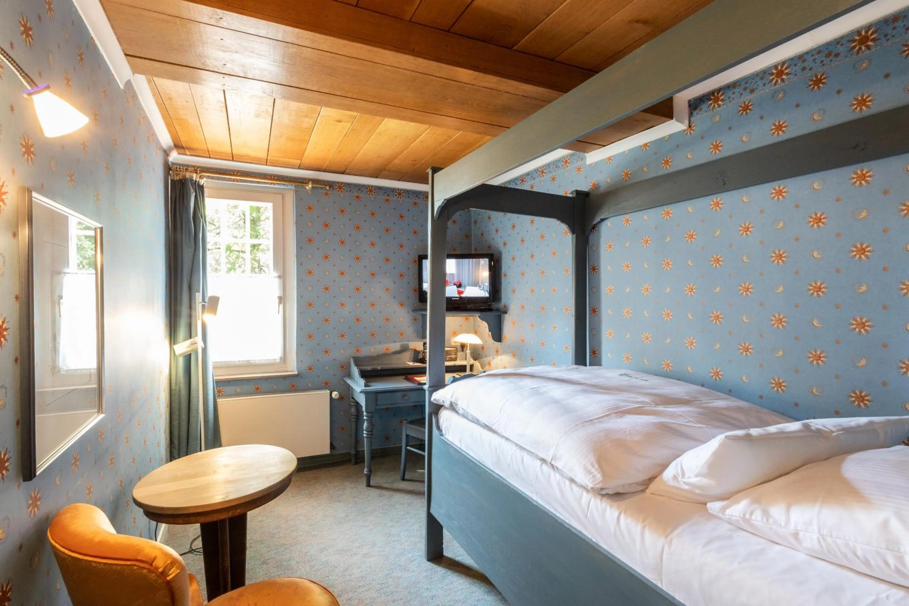 Photo of the whole room, Bed in Romantik Hotel Hof zur Linde