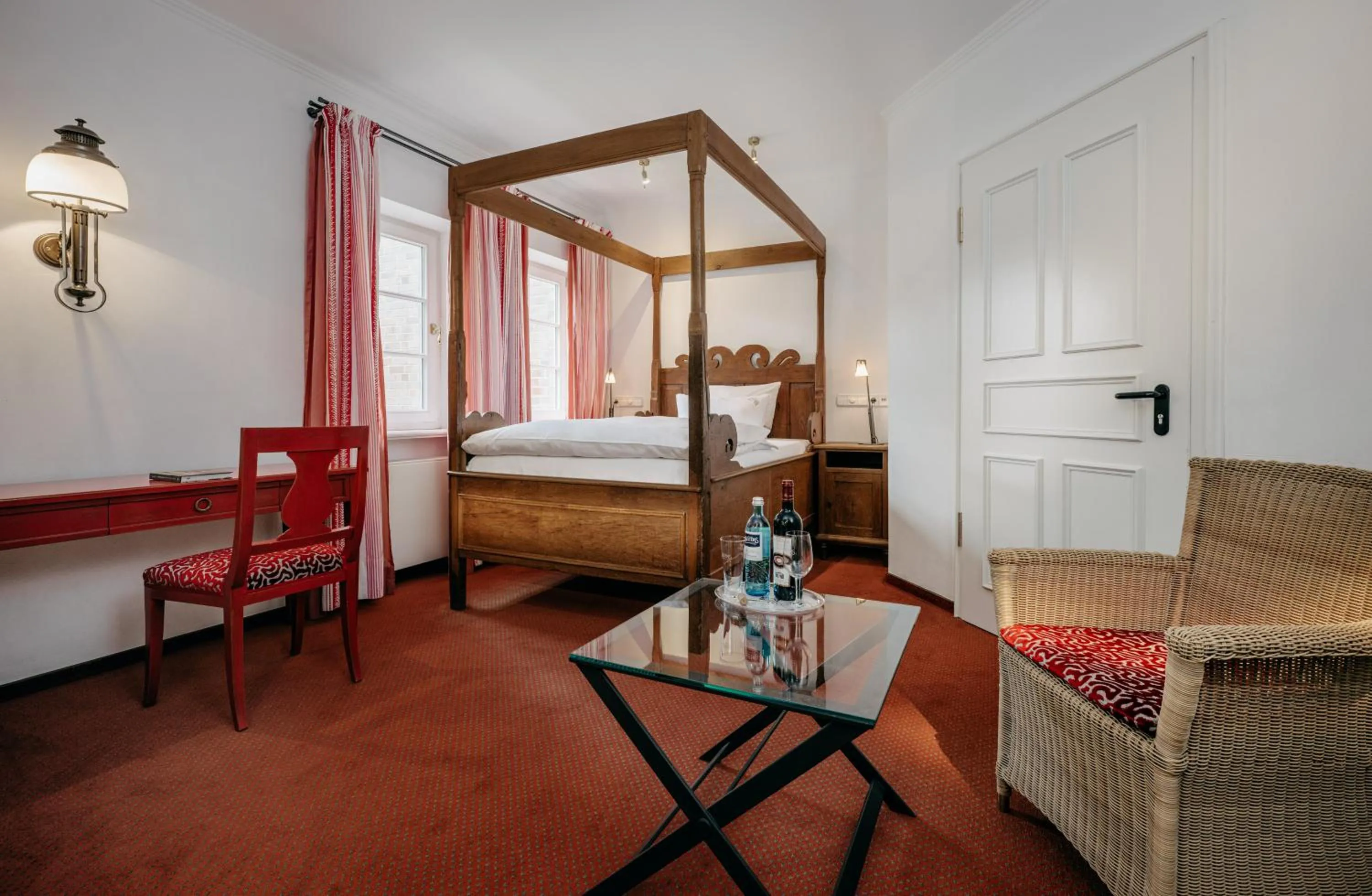 Photo of the whole room, Bed in Romantik Hotel Hof zur Linde