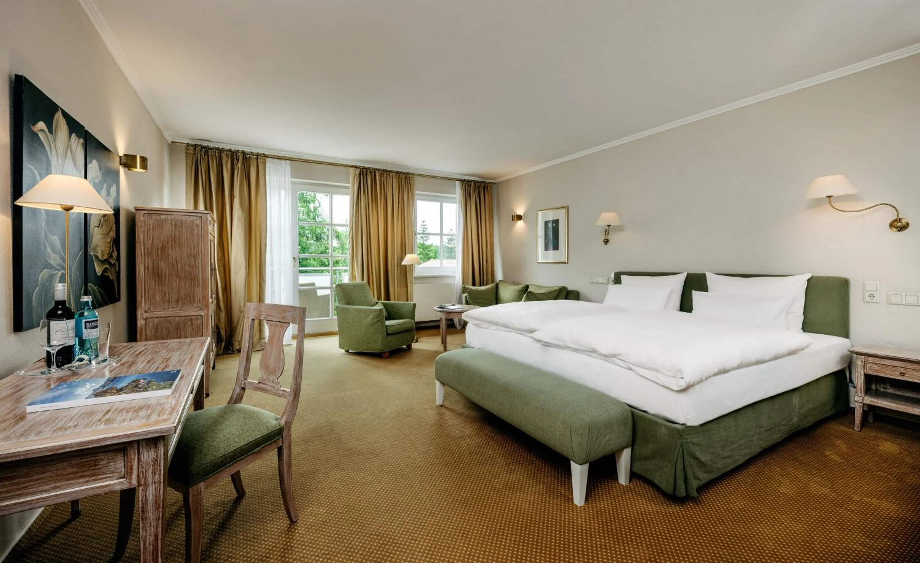 Photo of the whole room, Bed in Romantik Hotel Hof zur Linde