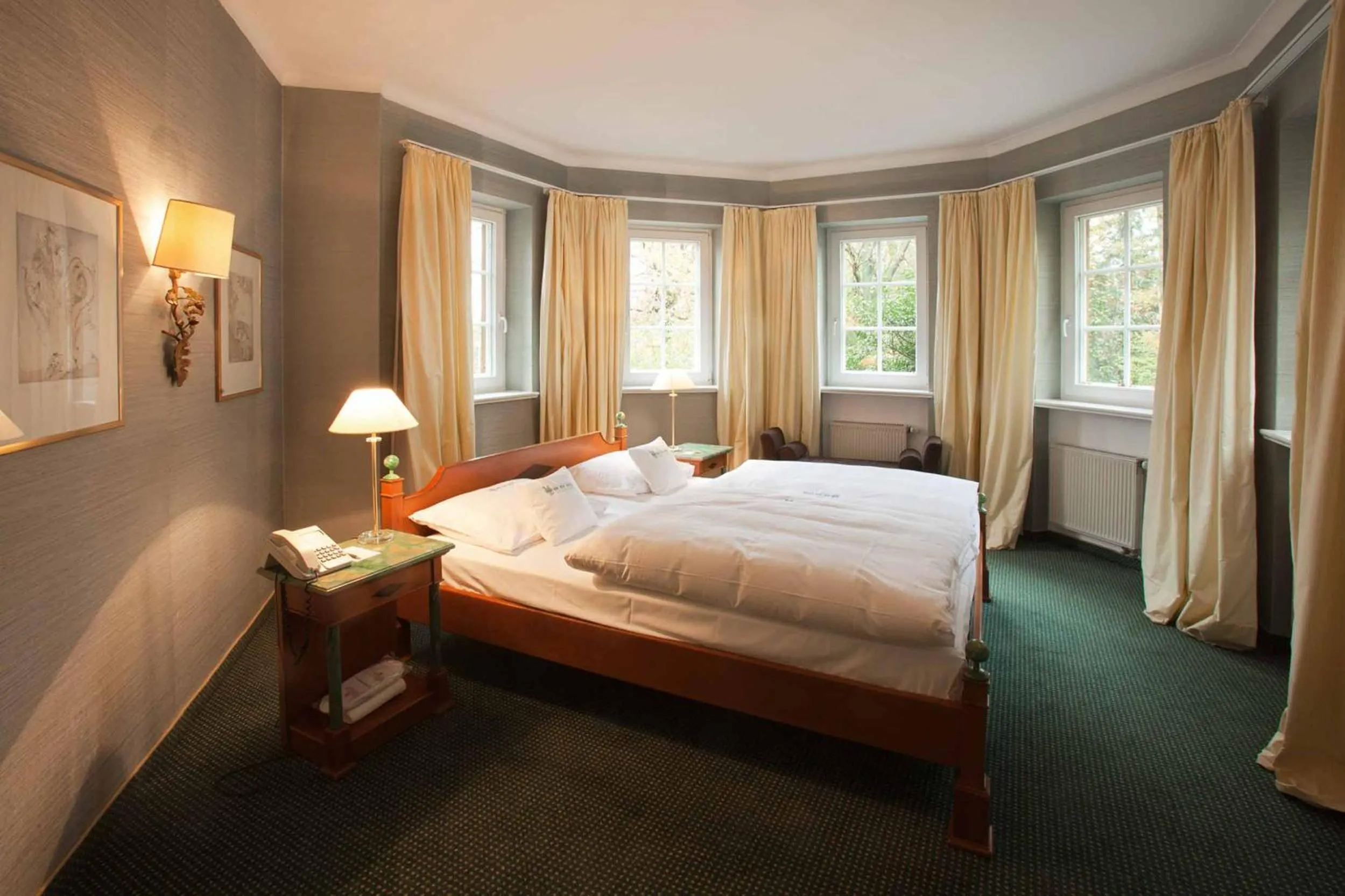 Bed in Romantik Hotel Hof zur Linde