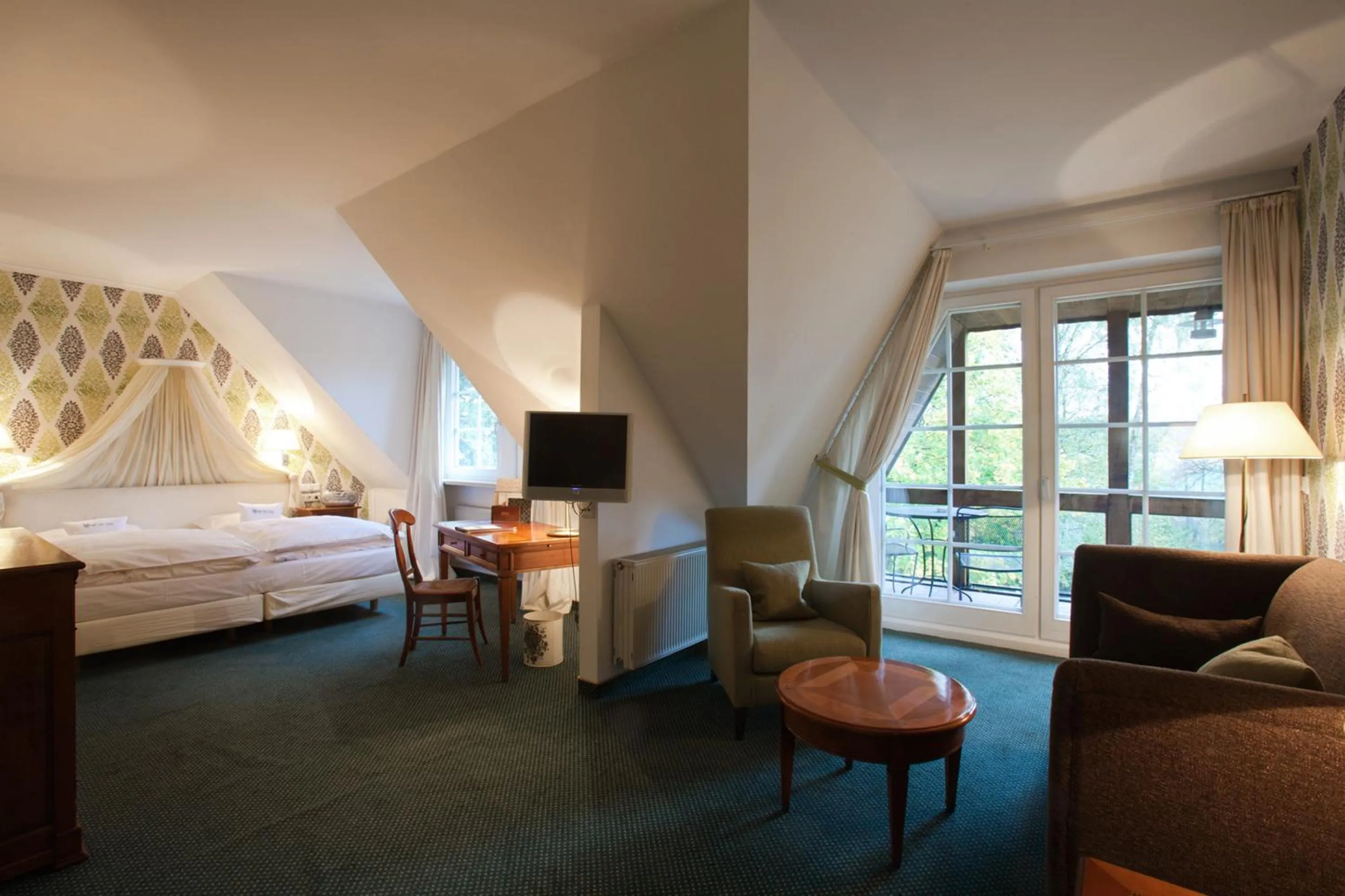 Photo of the whole room, Bed in Romantik Hotel Hof zur Linde