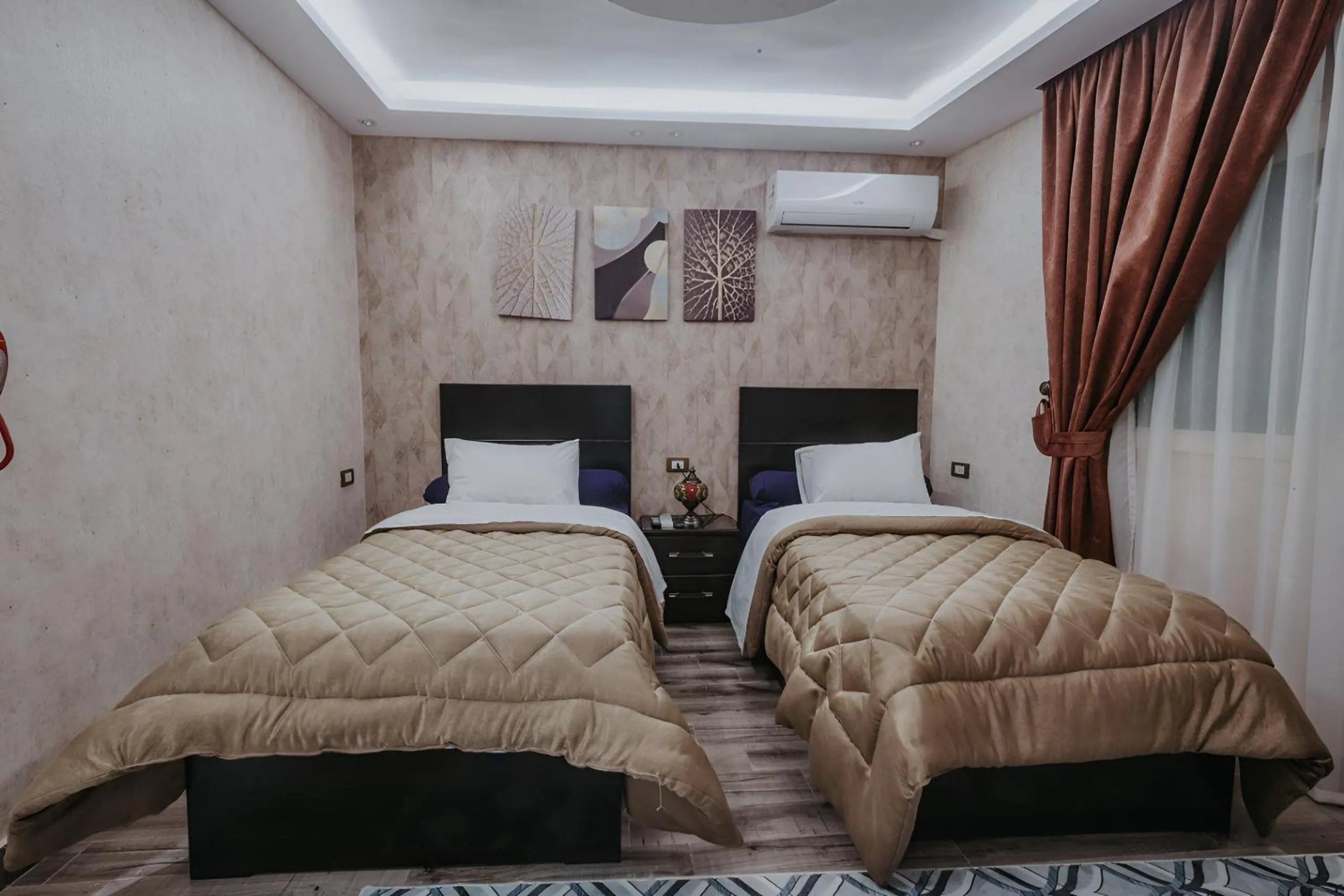 Bedroom, Bed in Pyramids Planet Hotel