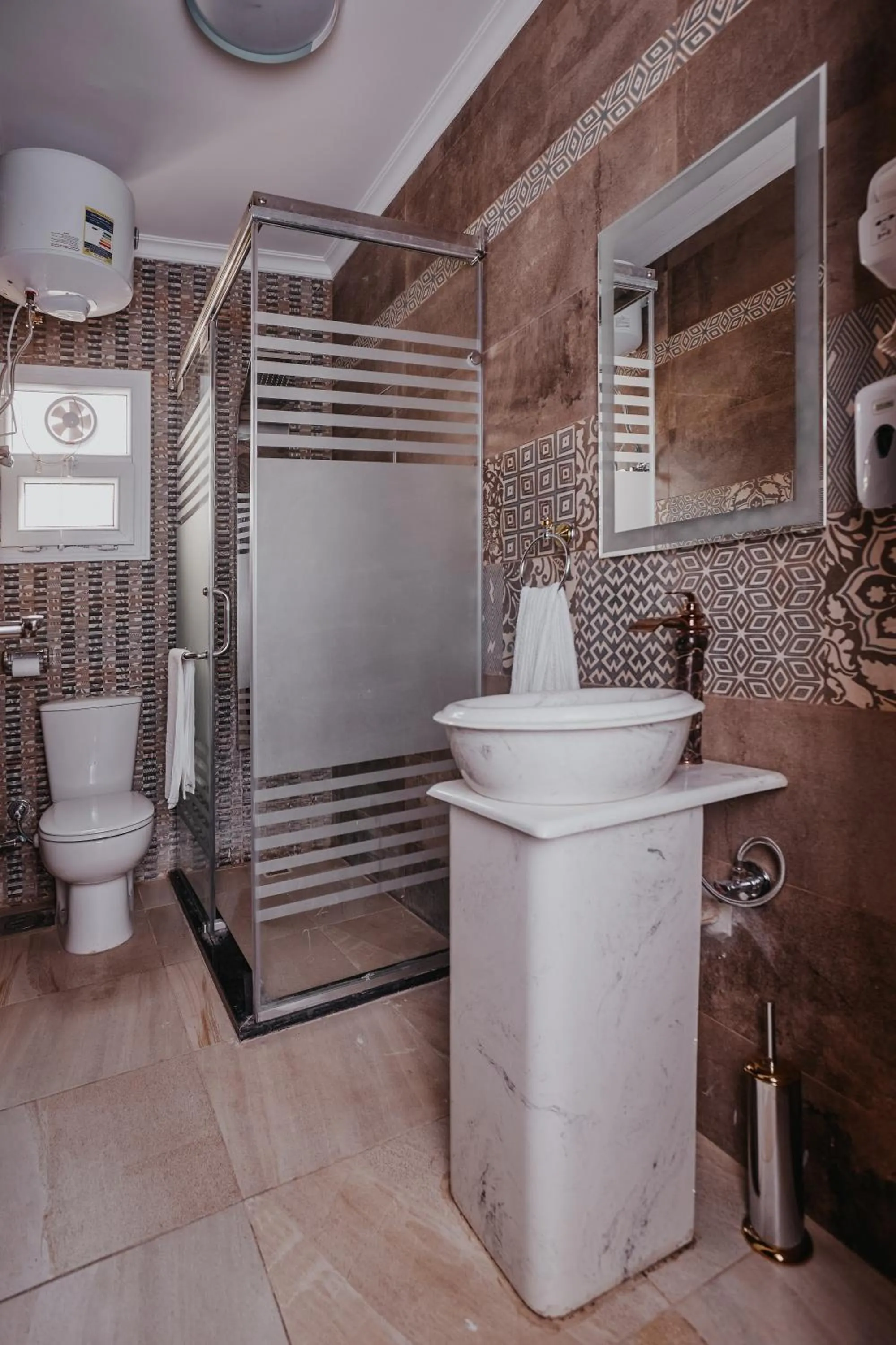 Bathroom in Pyramids Planet Hotel