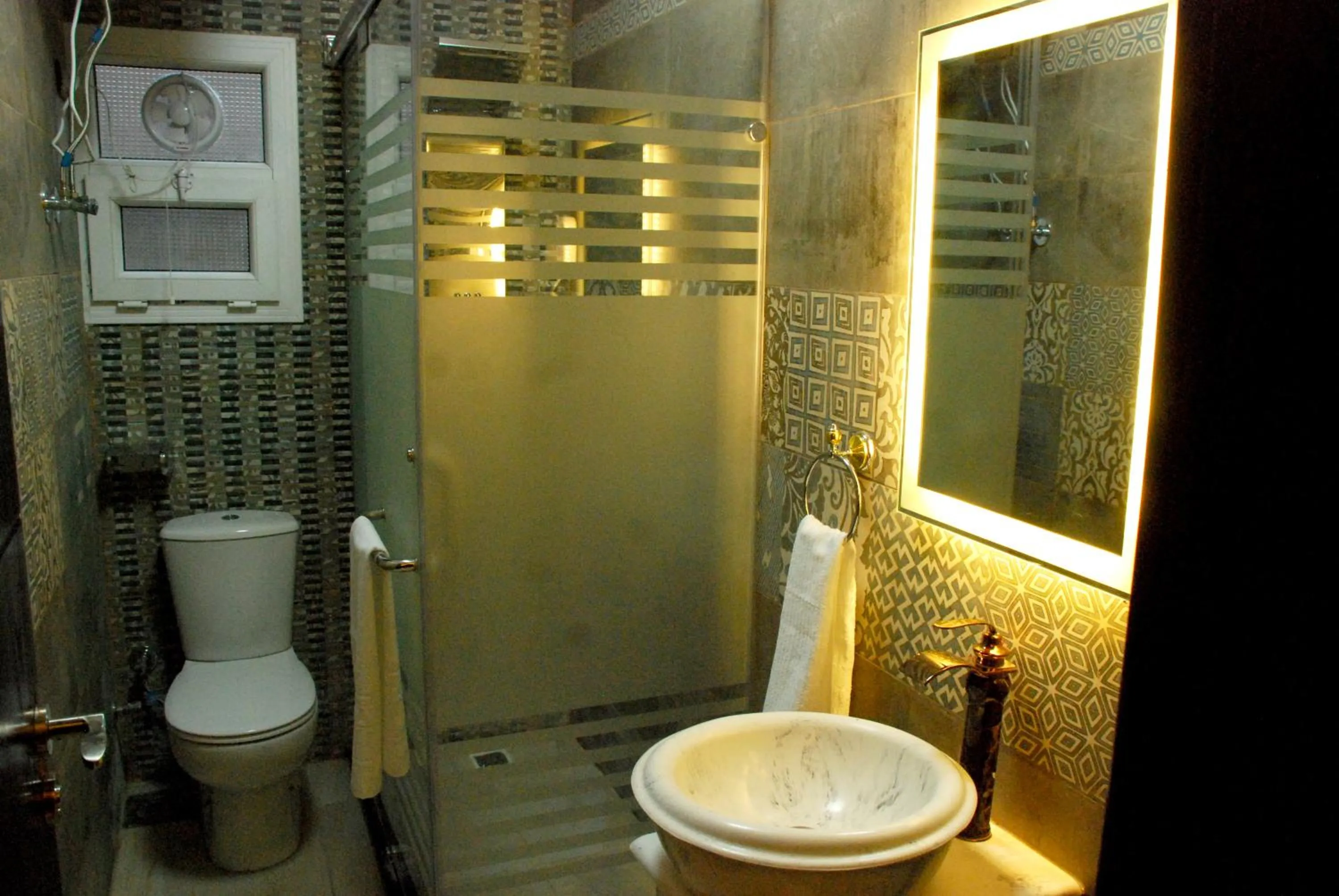 Bathroom in Pyramids Planet Hotel