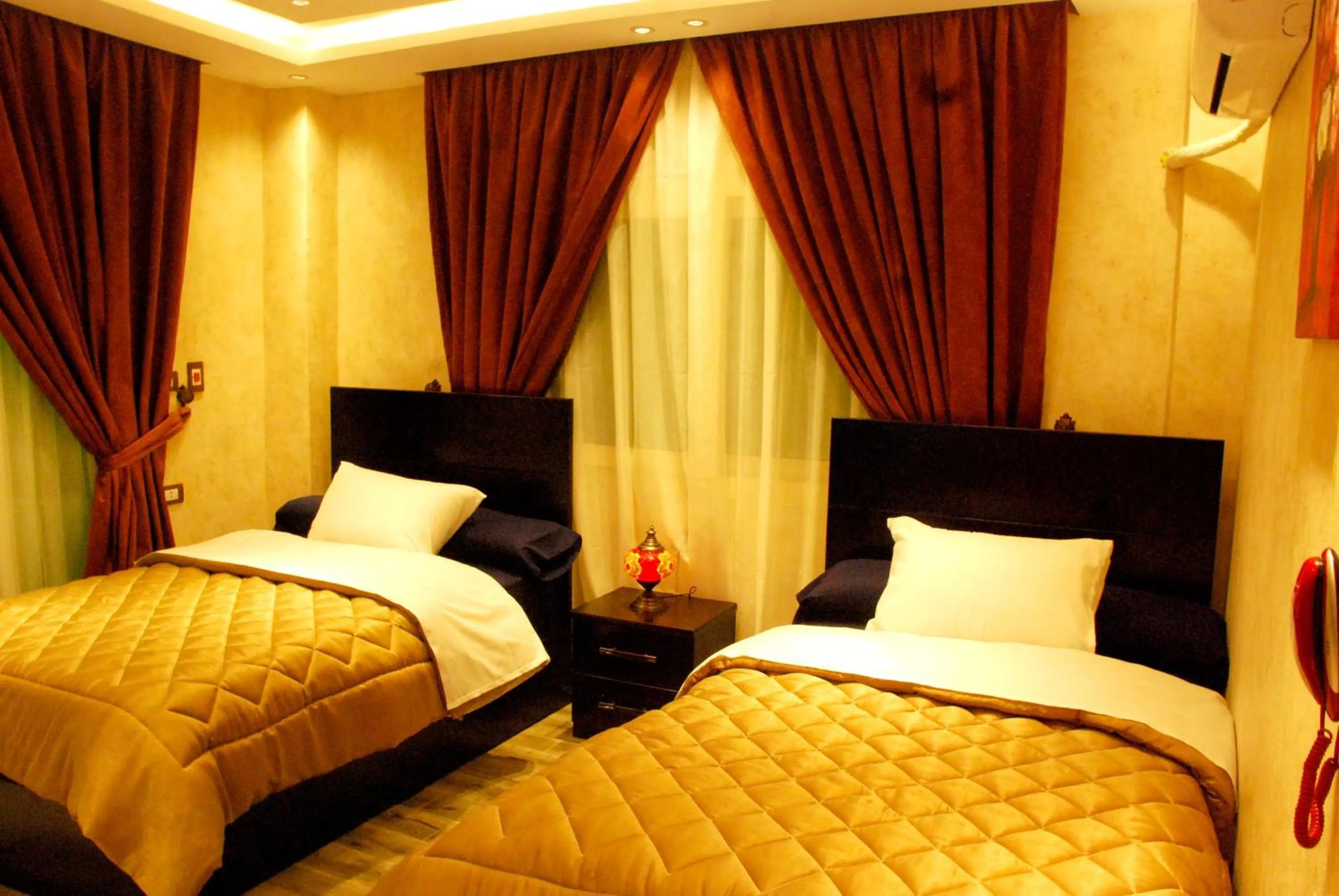 Bedroom, Bed in Pyramids Planet Hotel