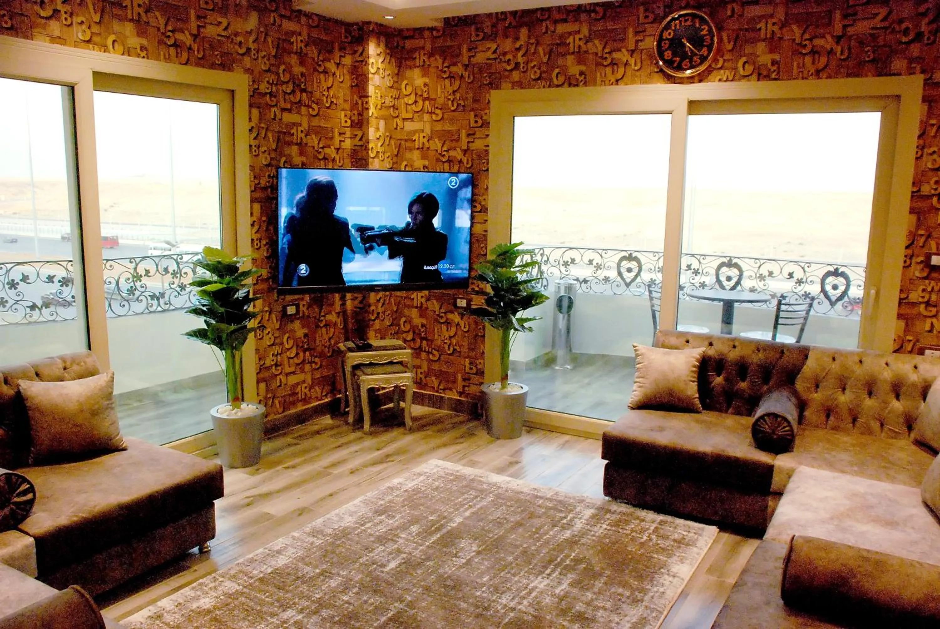 Communal lounge/ TV room in Pyramids Planet Hotel