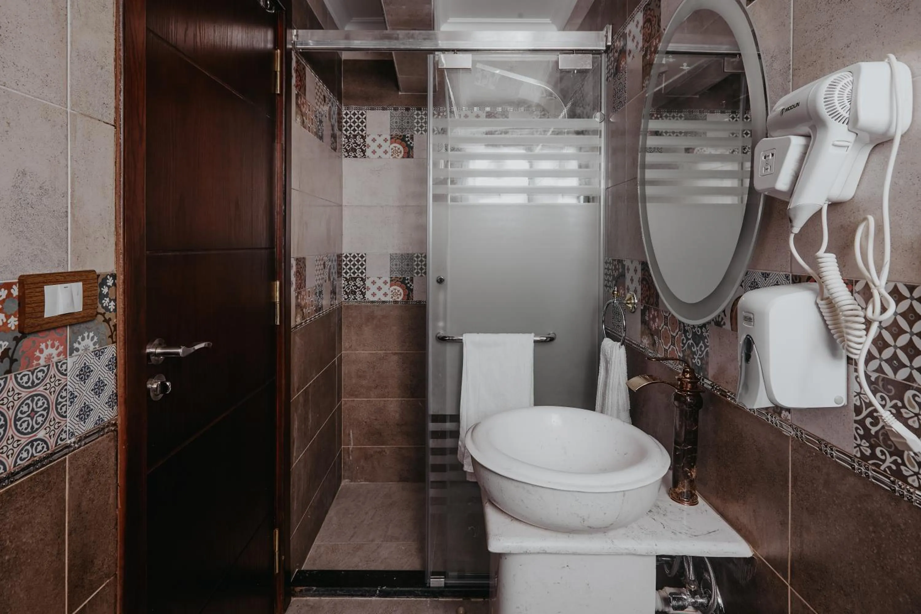 Bathroom in Pyramids Planet Hotel