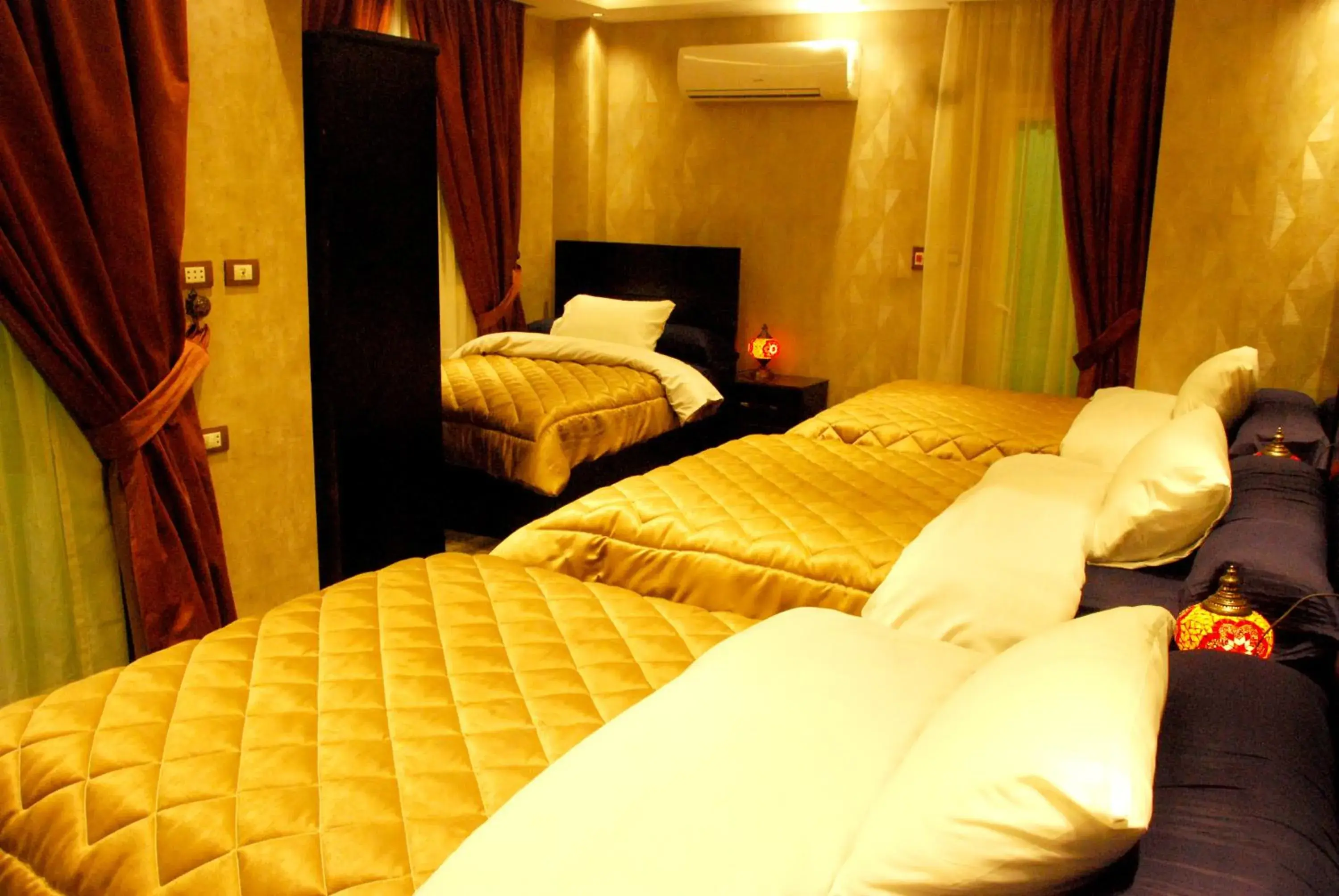 Bed in 5-Bed Mixed Dormitory Room (Non-Arab & Non-Egyptian) - single occupancy in Pyramids Planet Hotel Bed in 5-Bed Mixed Dormitory Room (Non-Arab & Non-Egyptian) - single occupancy in Pyramids Planet Hotel