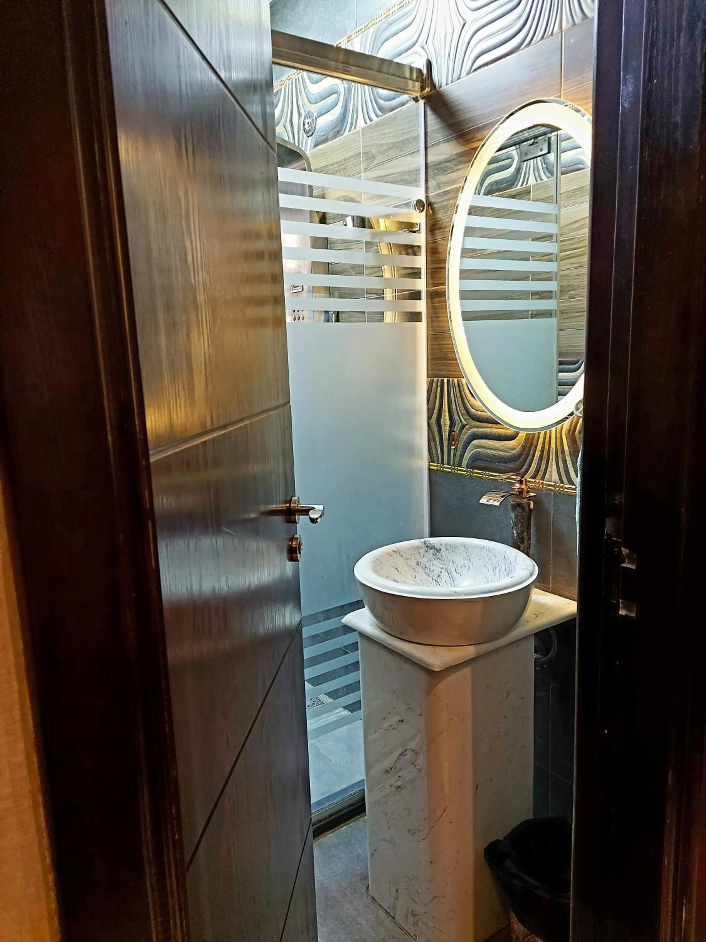 Bathroom in Pyramids Planet Hotel