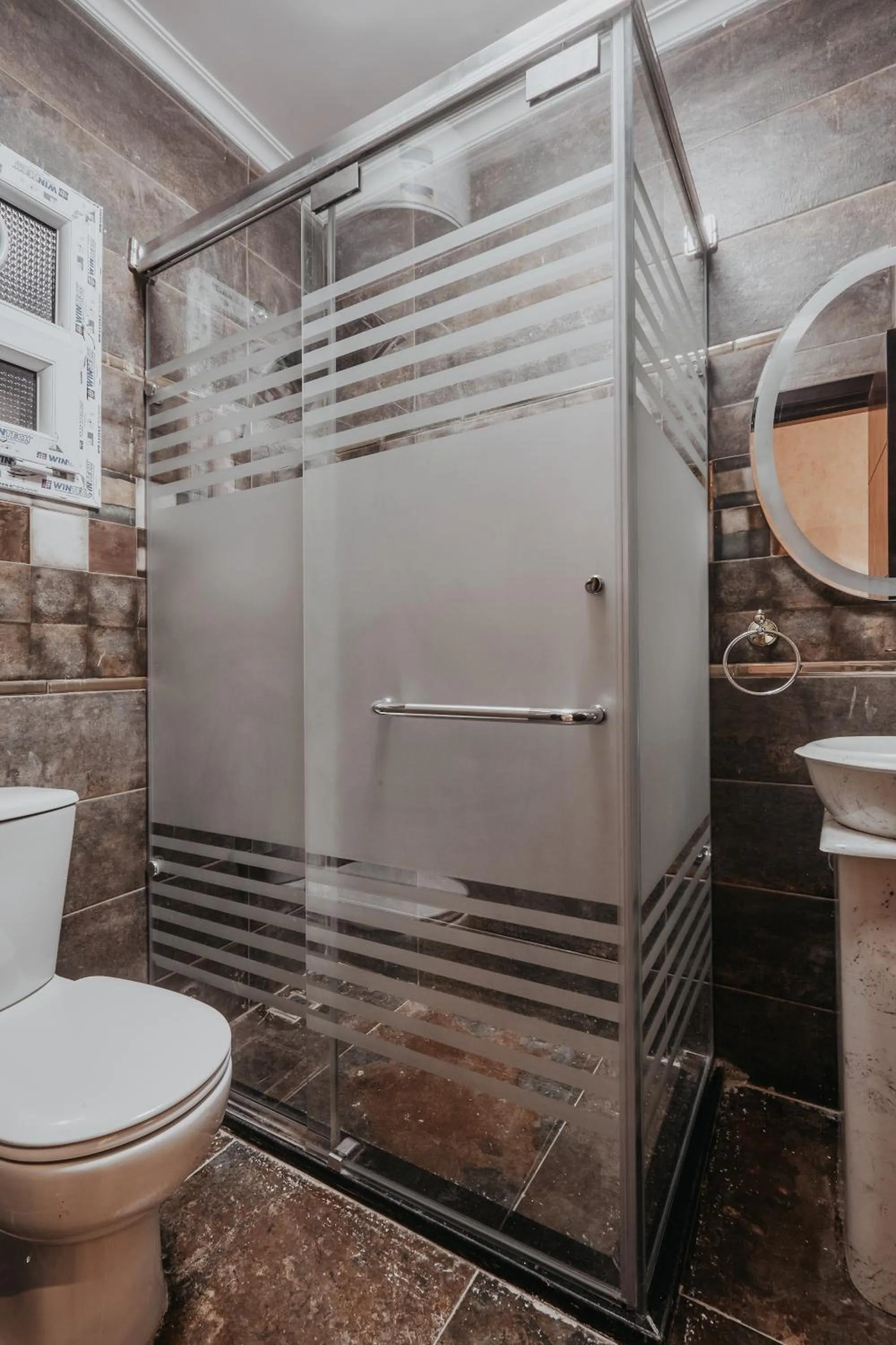 Bathroom in Pyramids Planet Hotel