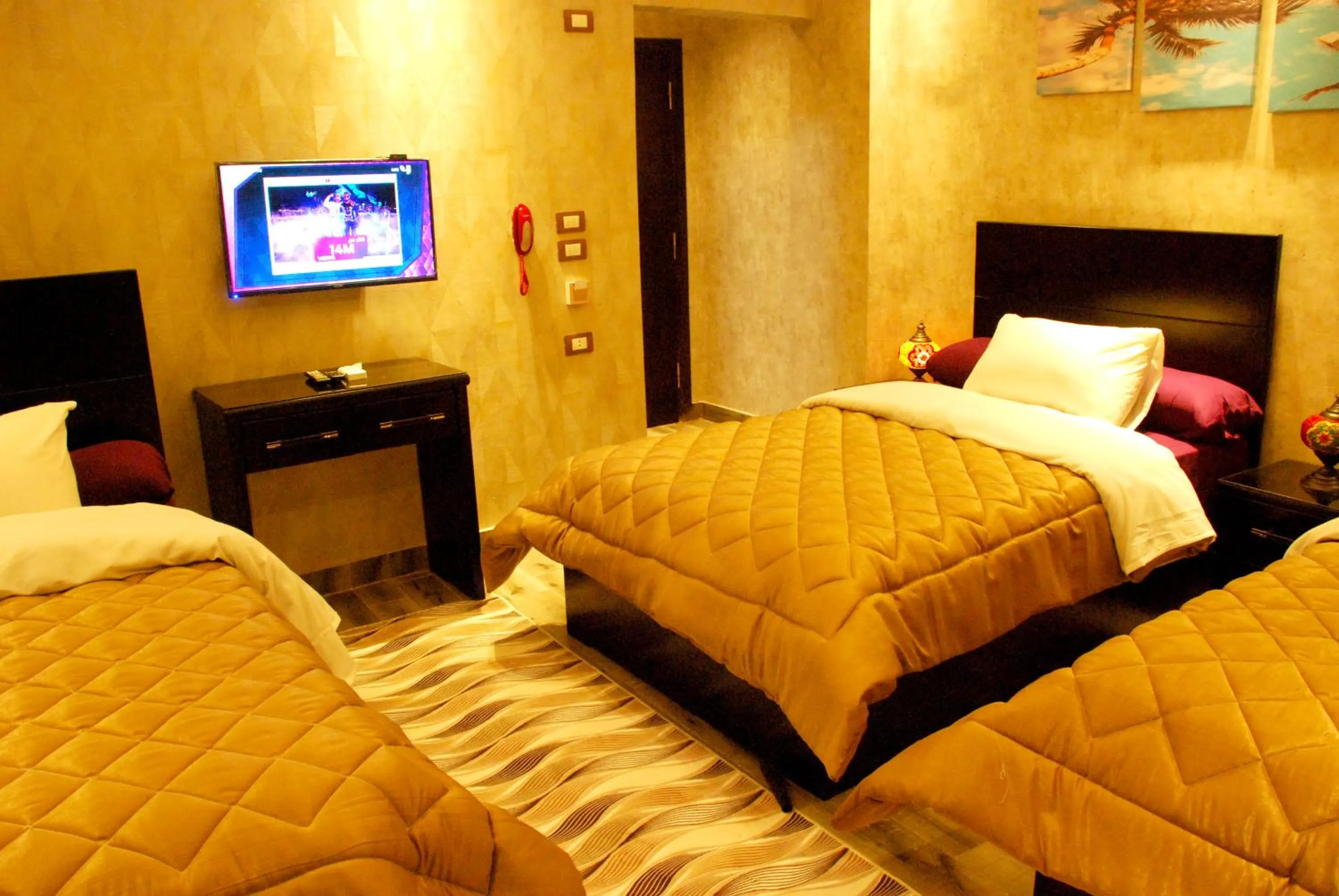 Bedroom, Bed in Pyramids Planet Hotel