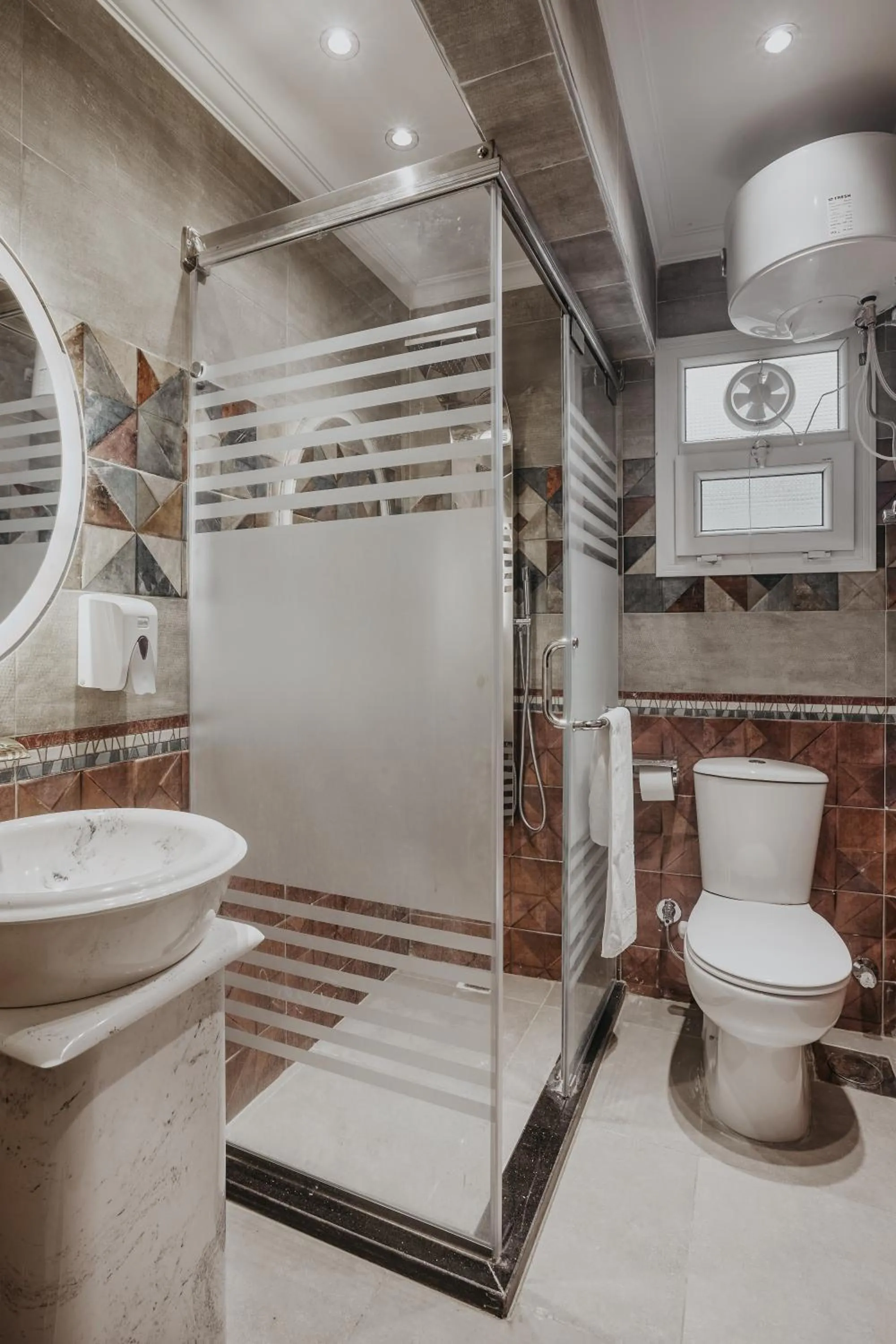 Bathroom in Pyramids Planet Hotel