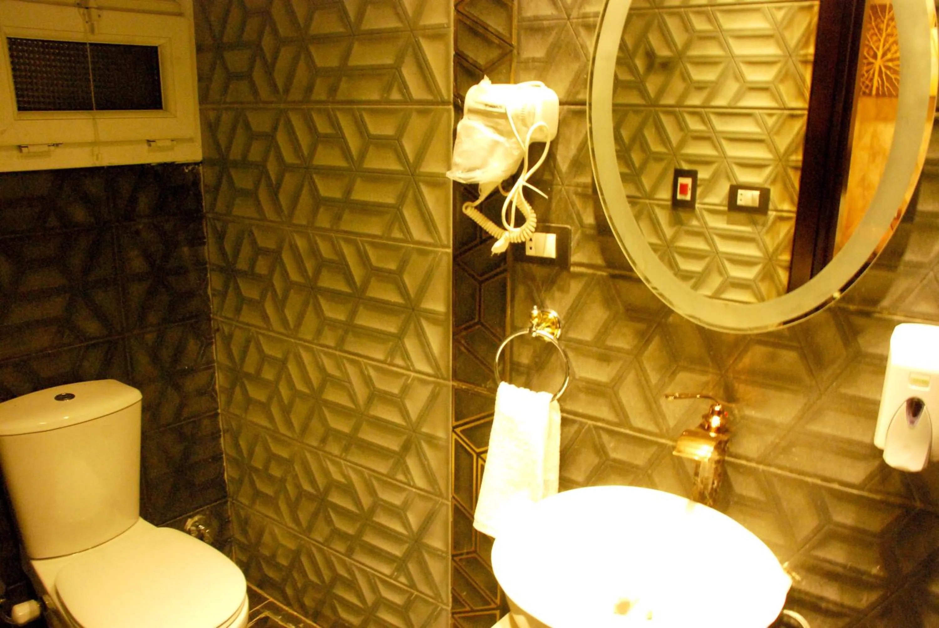 Bathroom in Pyramids Planet Hotel
