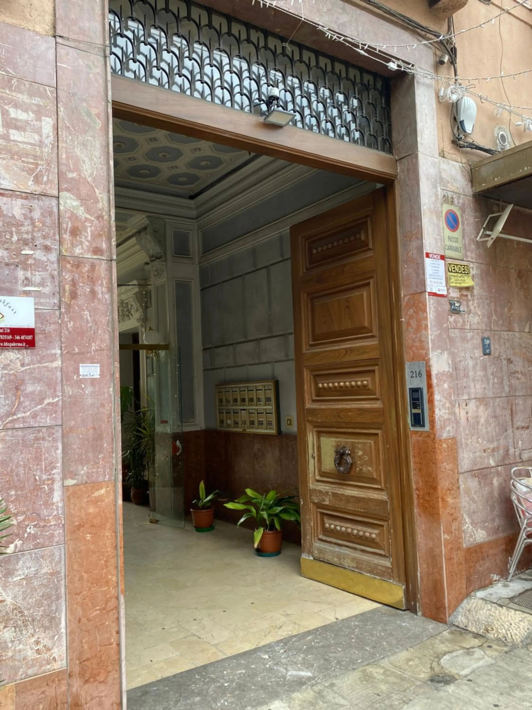 Property building in Palermo City Room