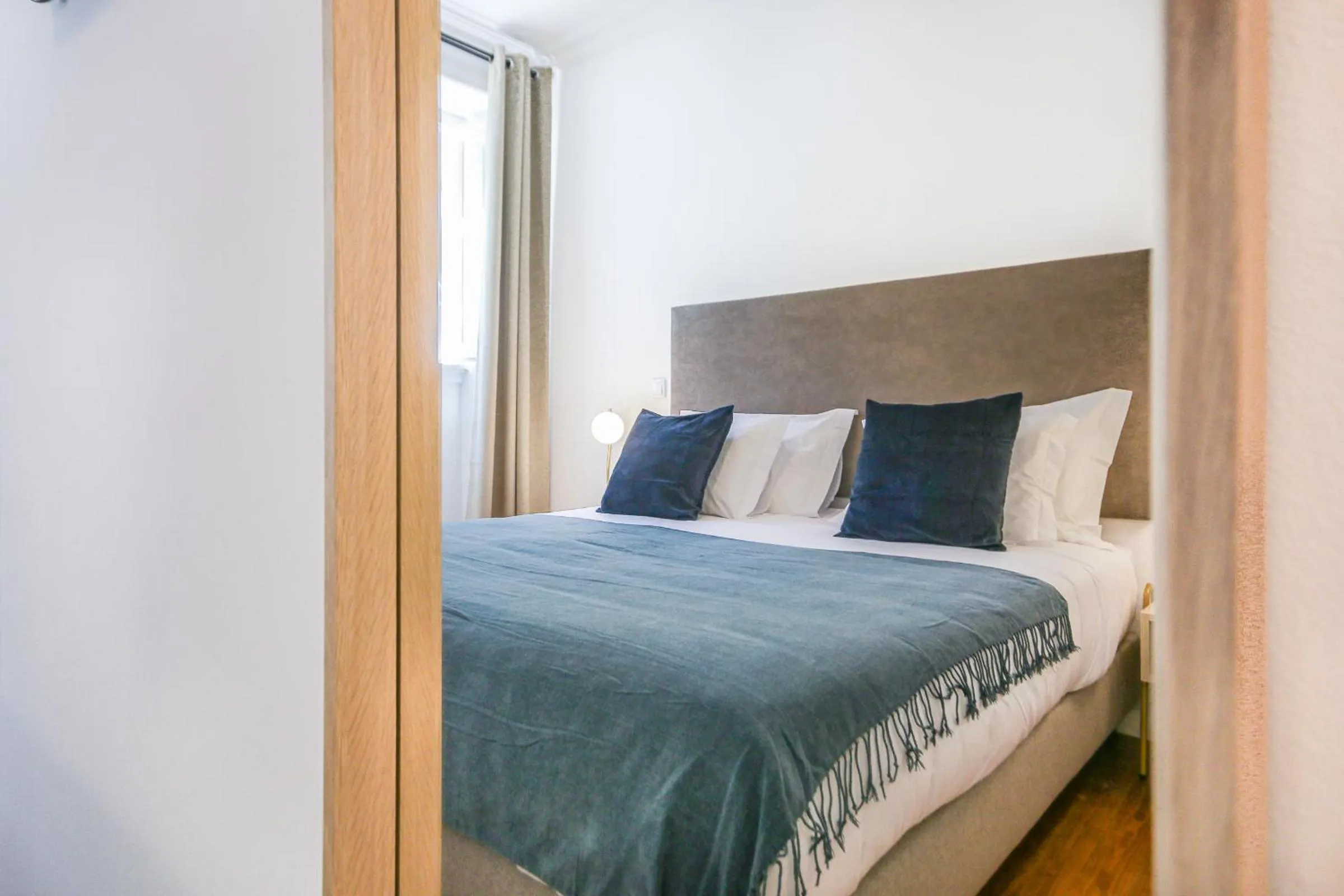 Toilet, Bed in Alvalade Palace