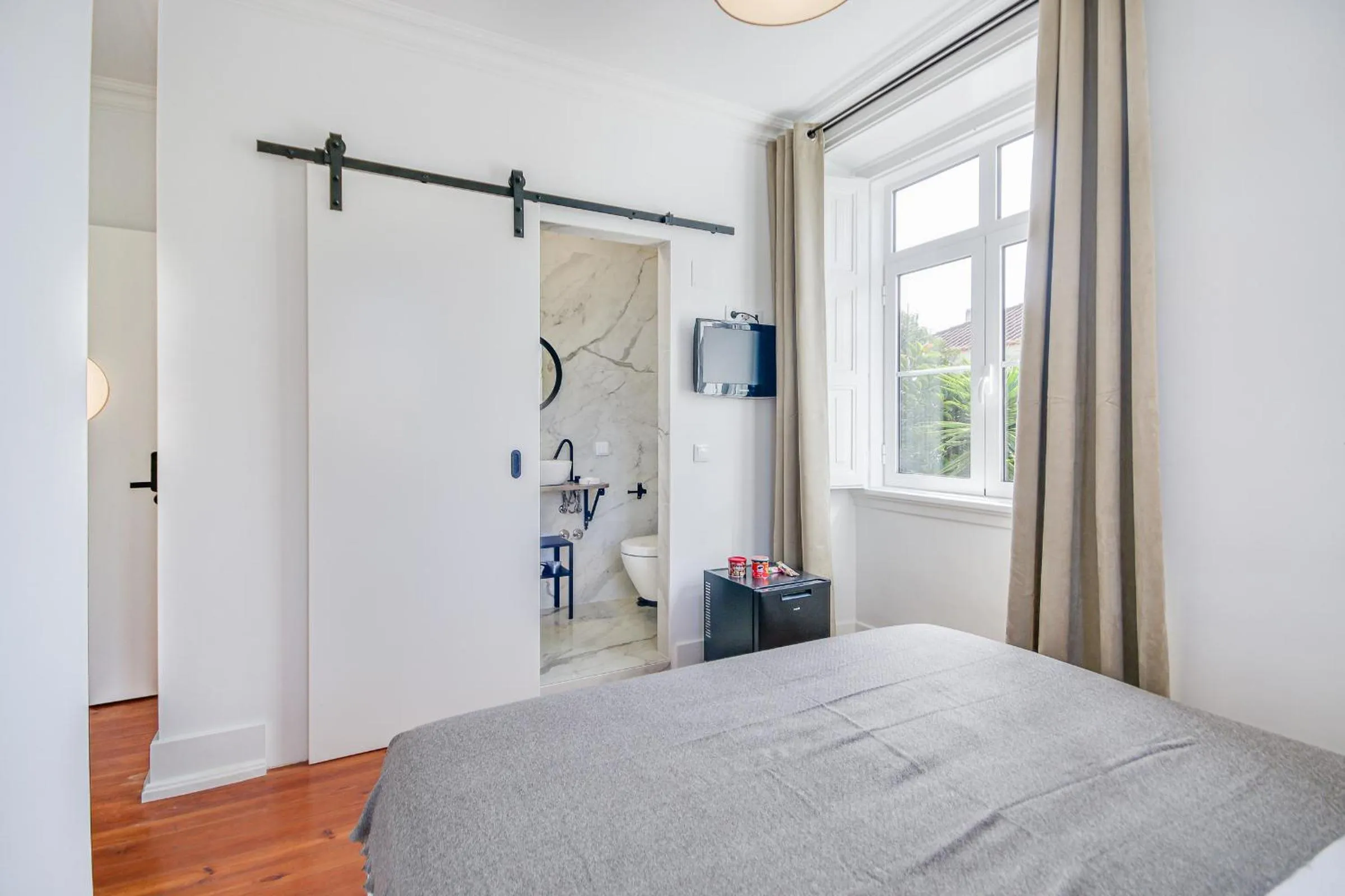 Toilet, Bed in Alvalade Palace