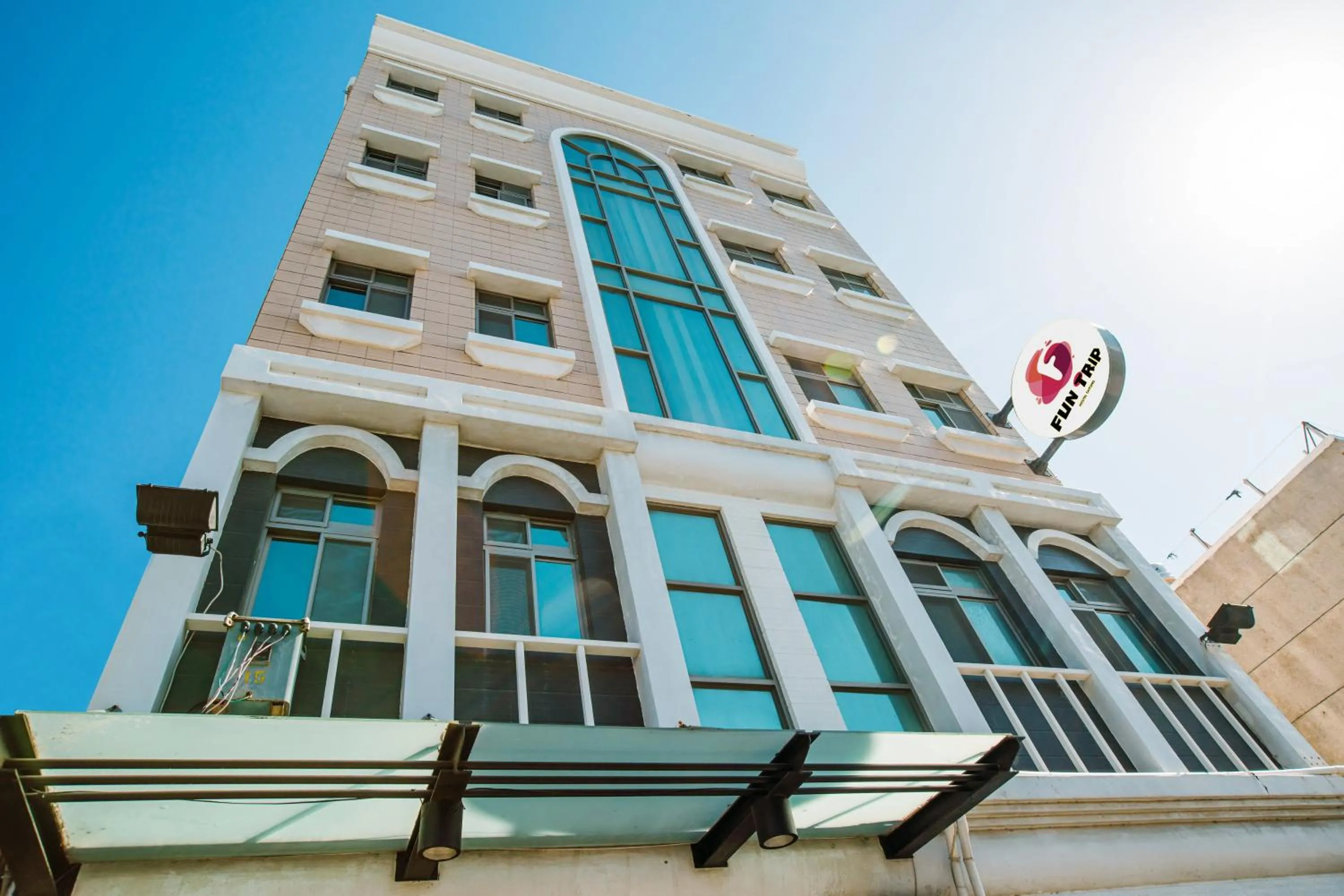 Property building in Fun Trip - Fu May Sea View Holiday house l 無敵海景交誼廳 l 附汽機車租賃 l