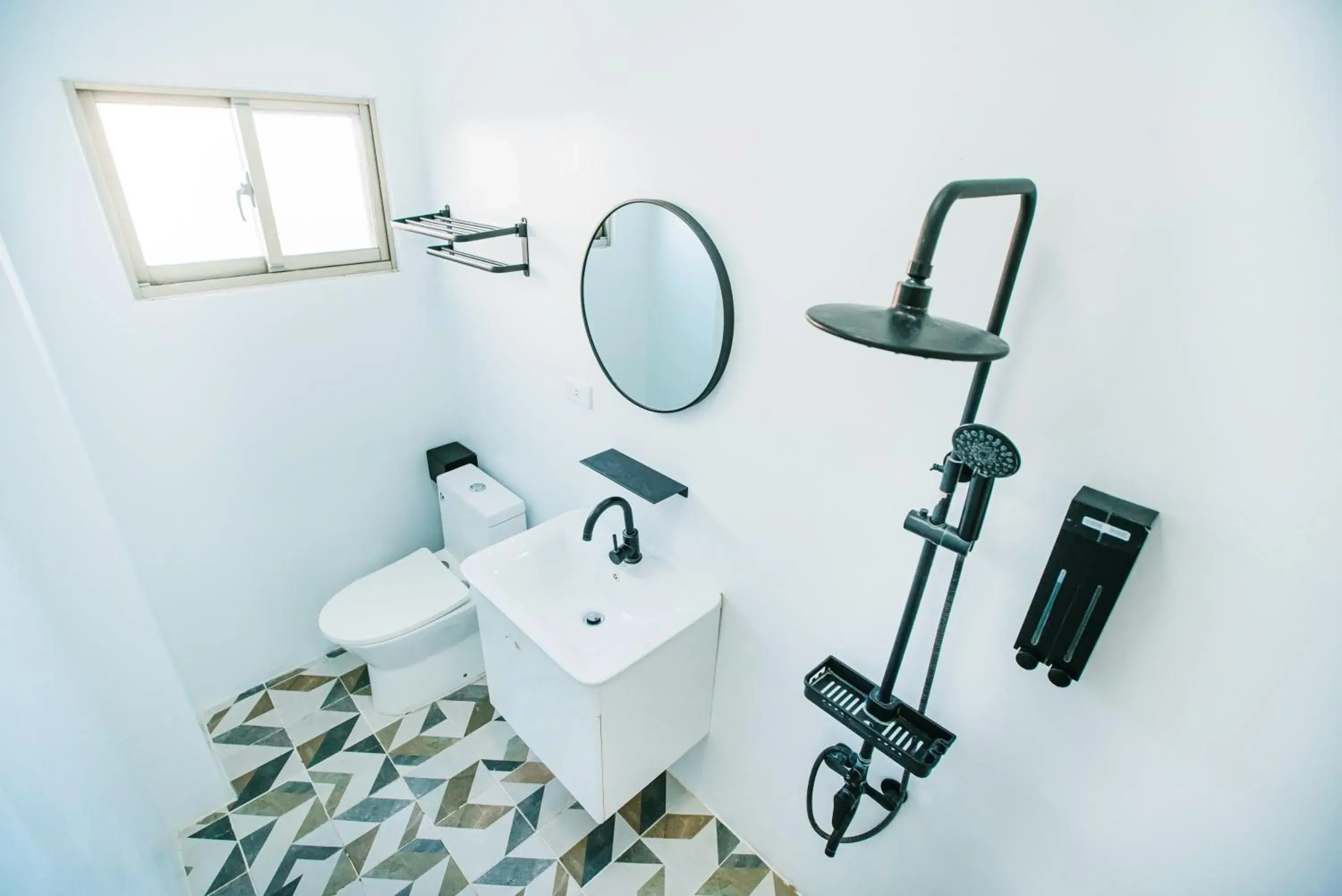 Bathroom in Fun Trip - Fu May Sea View Holiday house l 無敵海景交誼廳 l 附汽機車租賃 l Bathroom in Fun Trip - Fu May Sea View Holiday house l 無敵海景交誼廳 l 附汽機車租賃 l