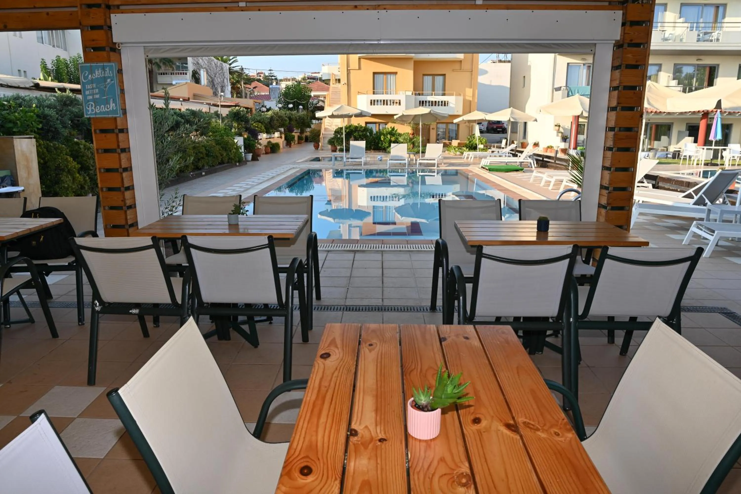 Esperides Beach Hotel Apartments