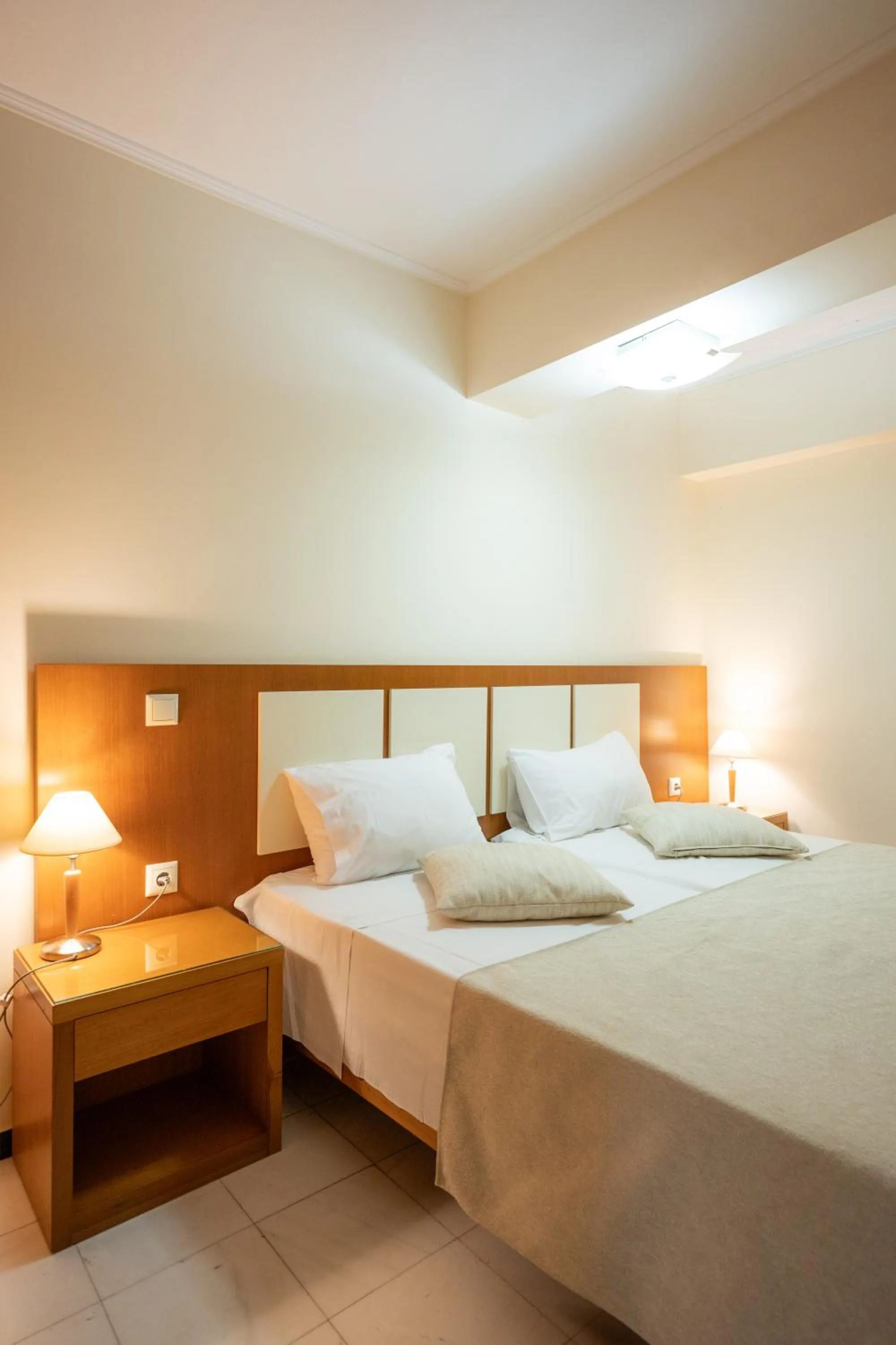 Bed in Esperides Beach Hotel Apartments