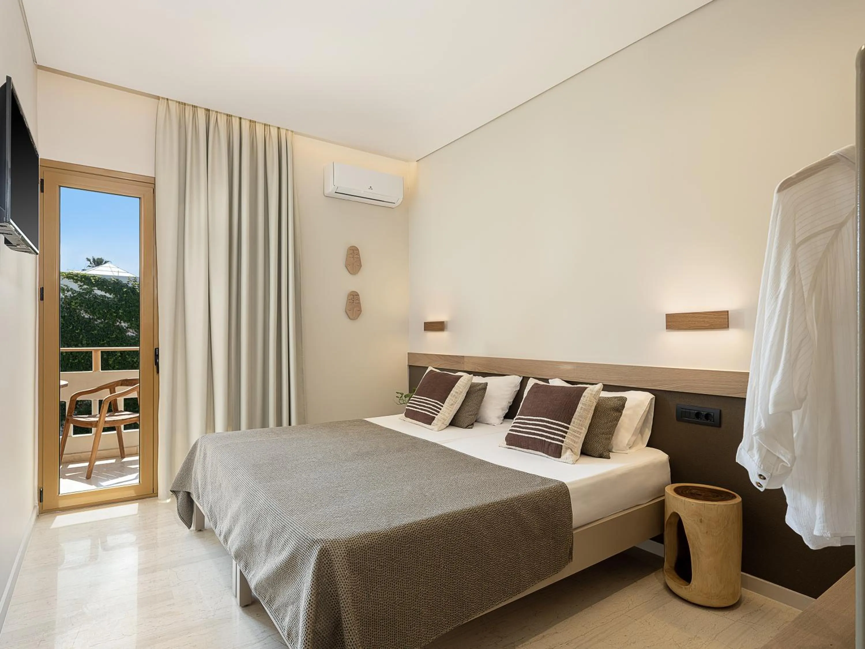 Bed in Esperides Beach Hotel Apartments
