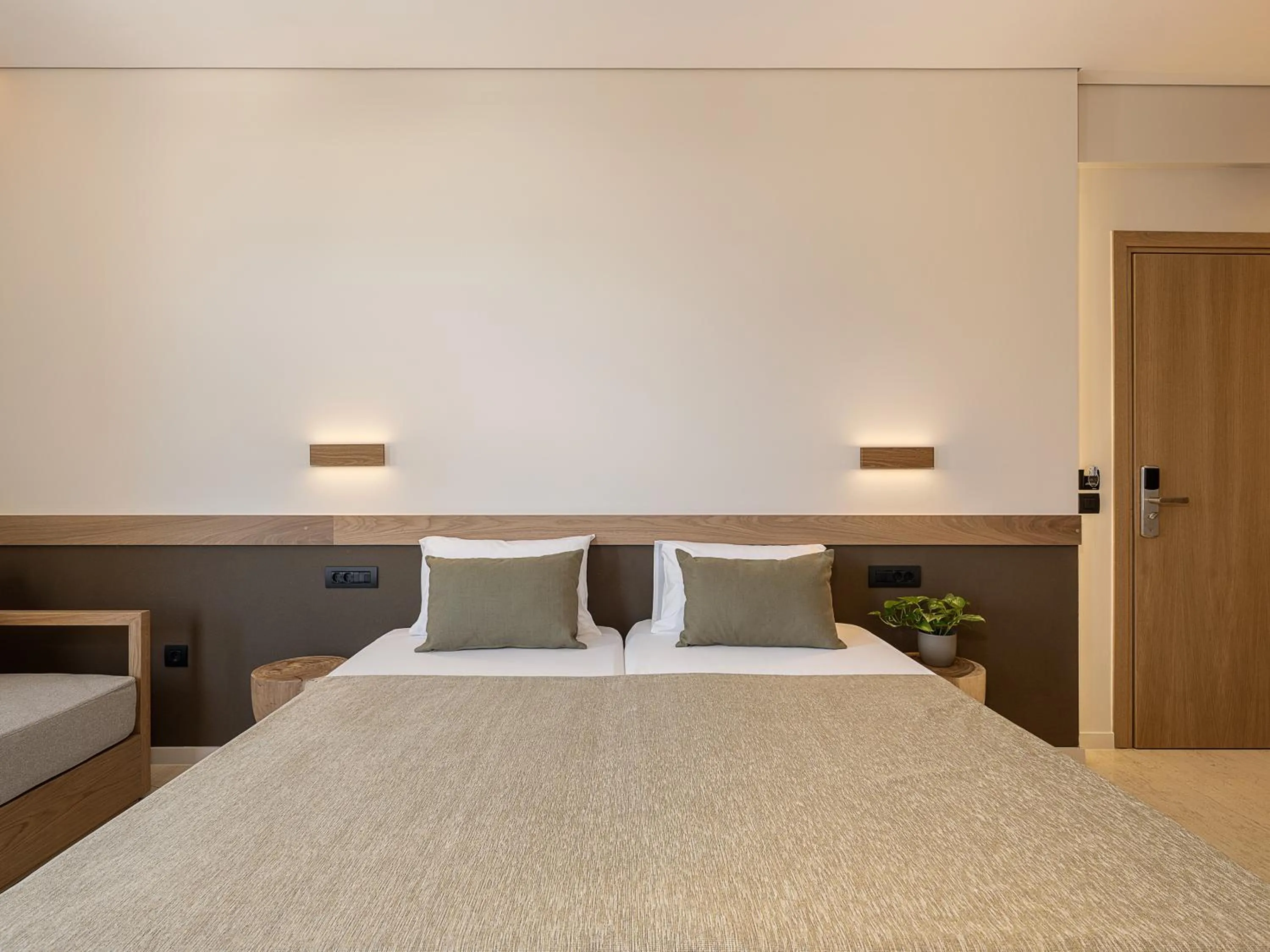 Bed in Esperides Beach Hotel Apartments