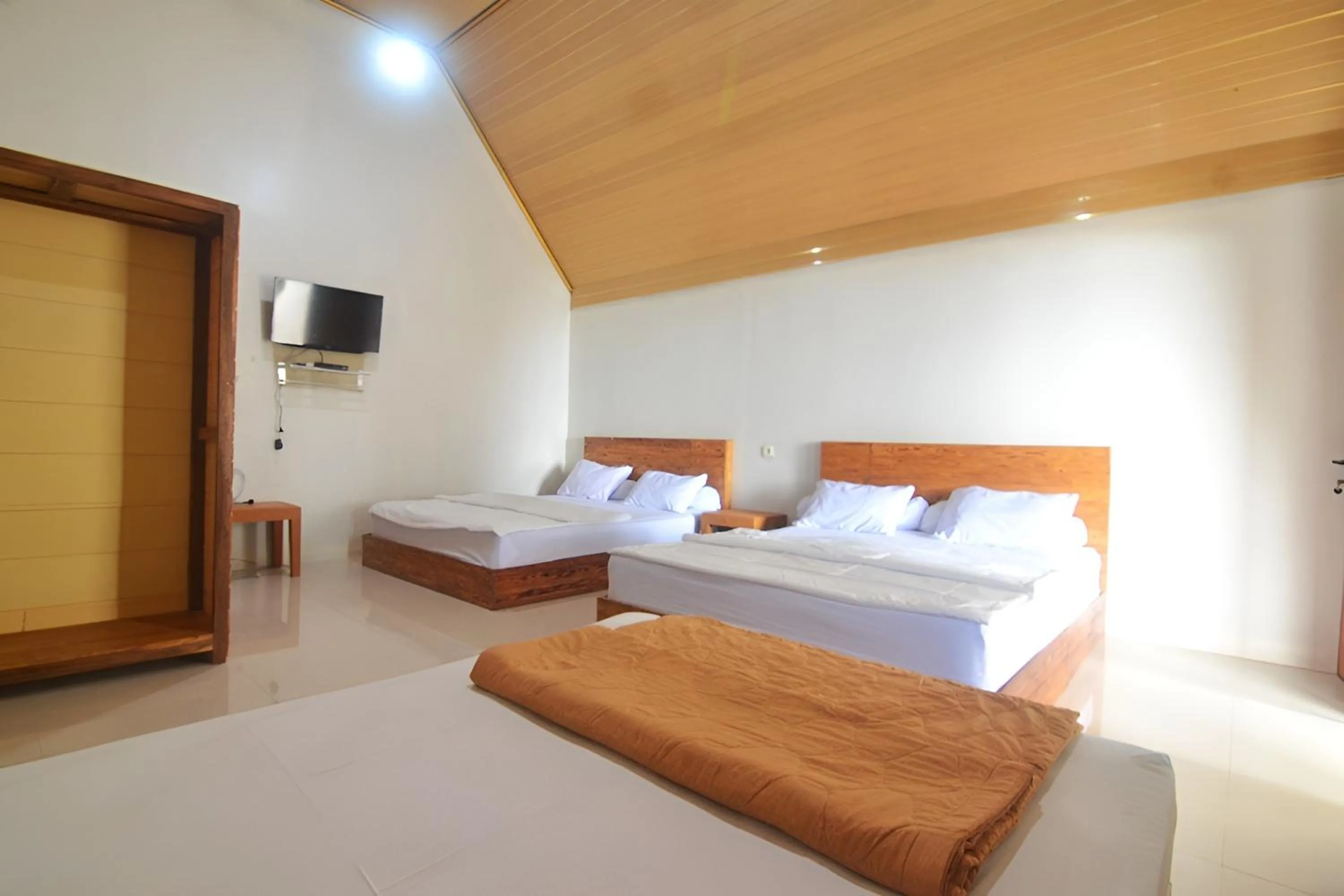 Photo of the whole room, Bed in Villa Kopiori