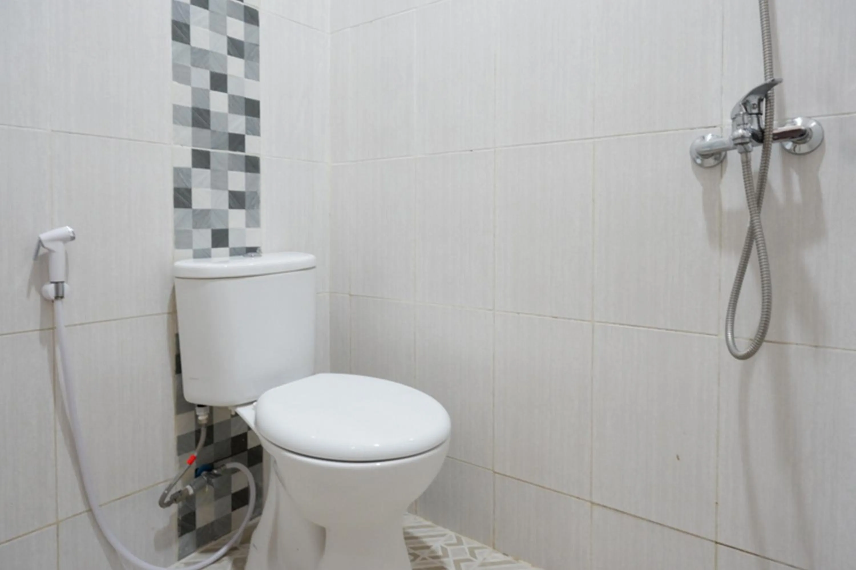 Bathroom in RedDoorz @ Jalan Majapahit Semarang