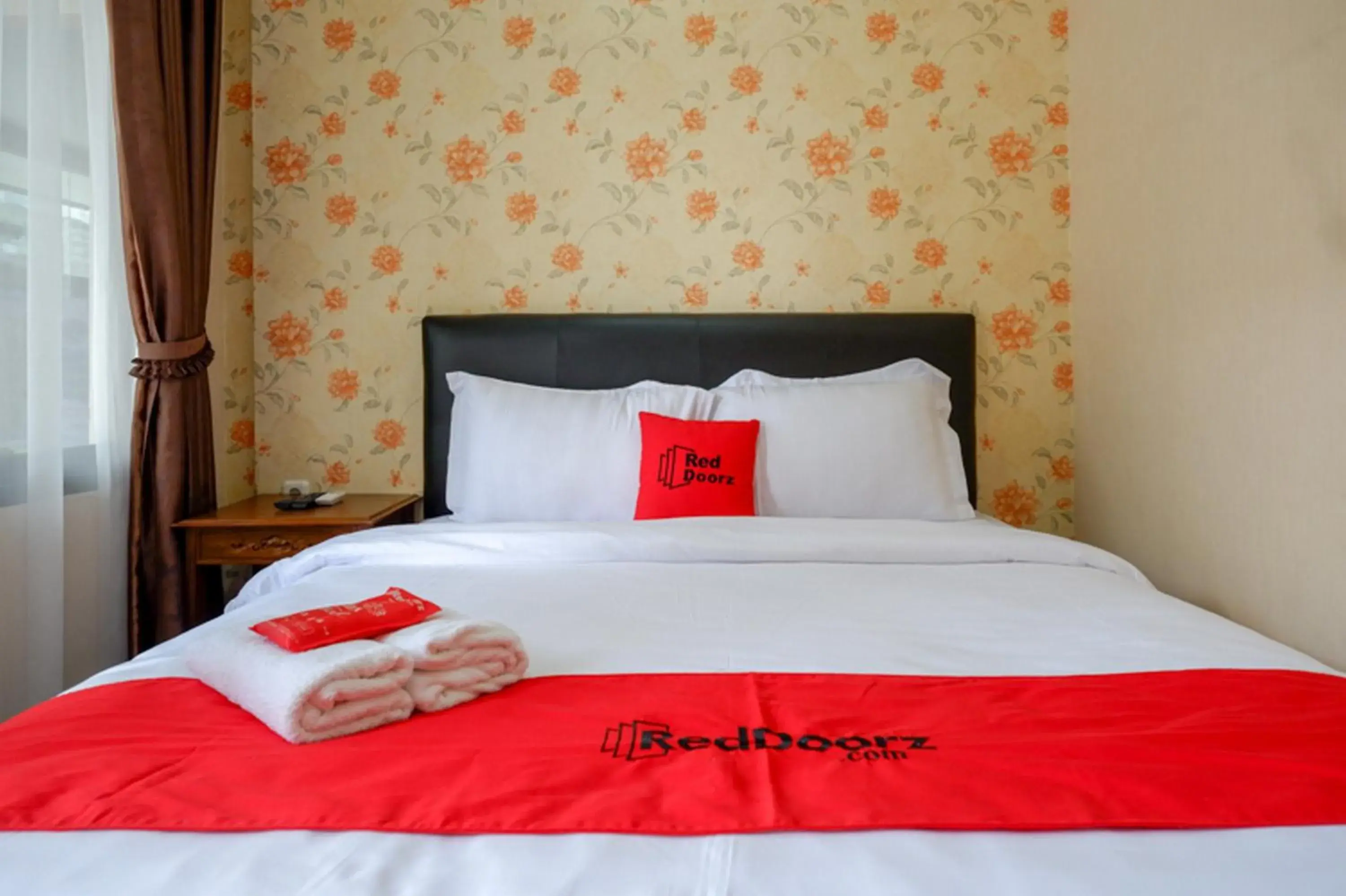 Bedroom, Bed in RedDoorz @ Jalan Majapahit Semarang Bedroom, Bed in RedDoorz @ Jalan Majapahit Semarang