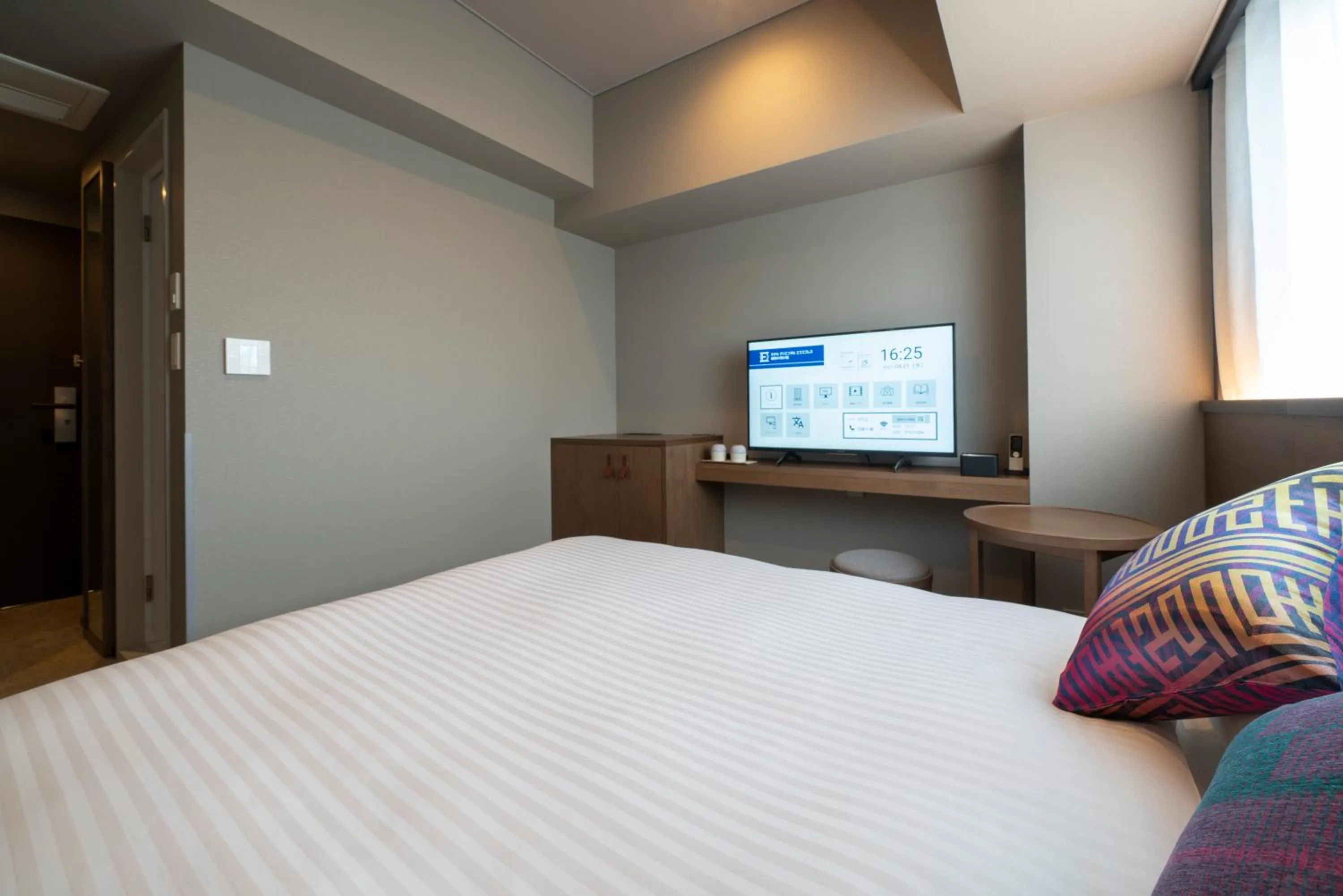 Photo of the whole room, Bed in Hotel Oriental Express Fukuoka Nakasu Kawabata