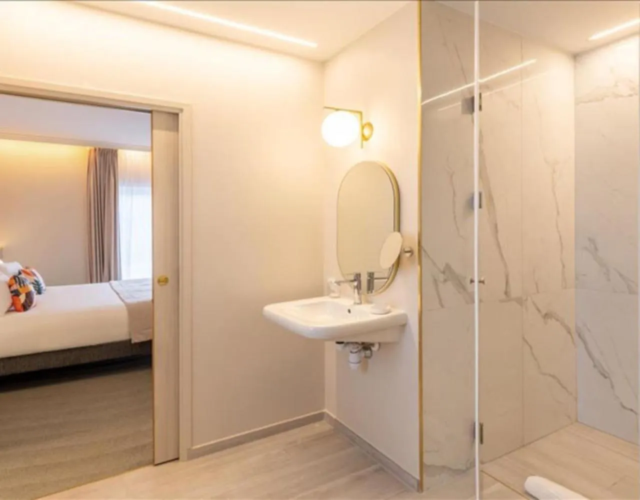 Bathroom, Bed in Ilot du Golf BW Premier Collection