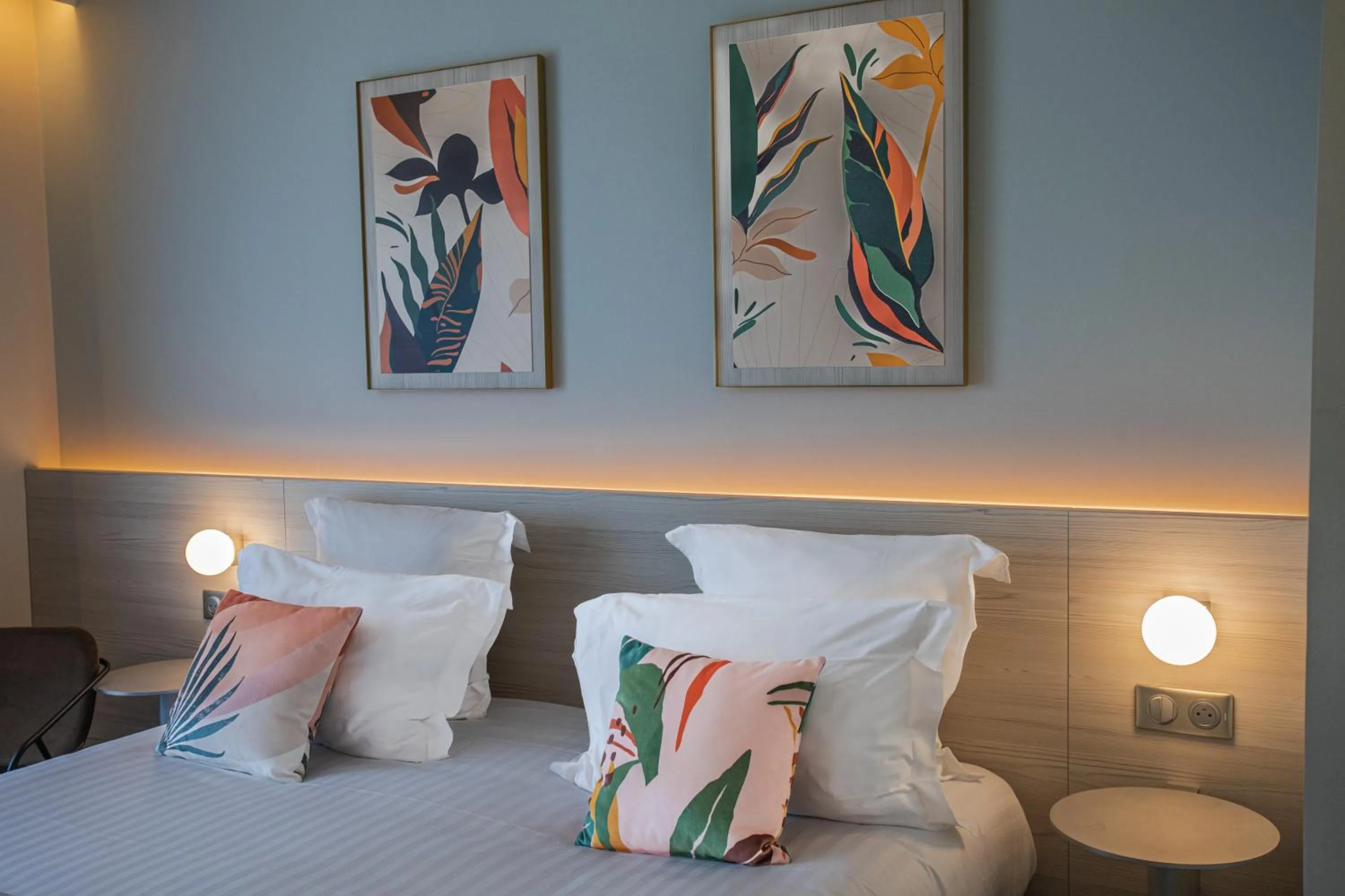 Photo of the whole room, Bed in Ilot du Golf BW Premier Collection