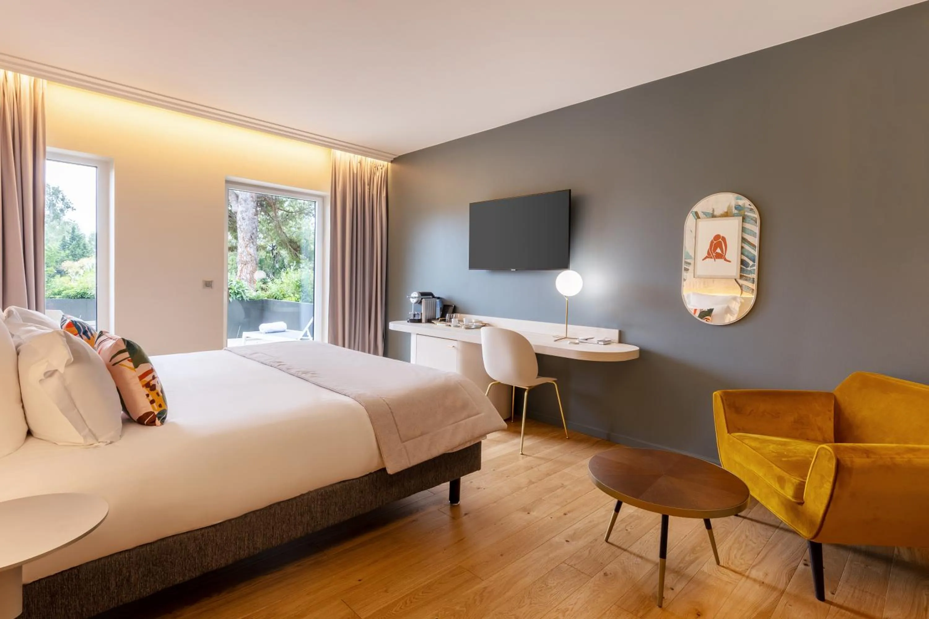 Photo of the whole room, Bed in Ilot du Golf BW Premier Collection