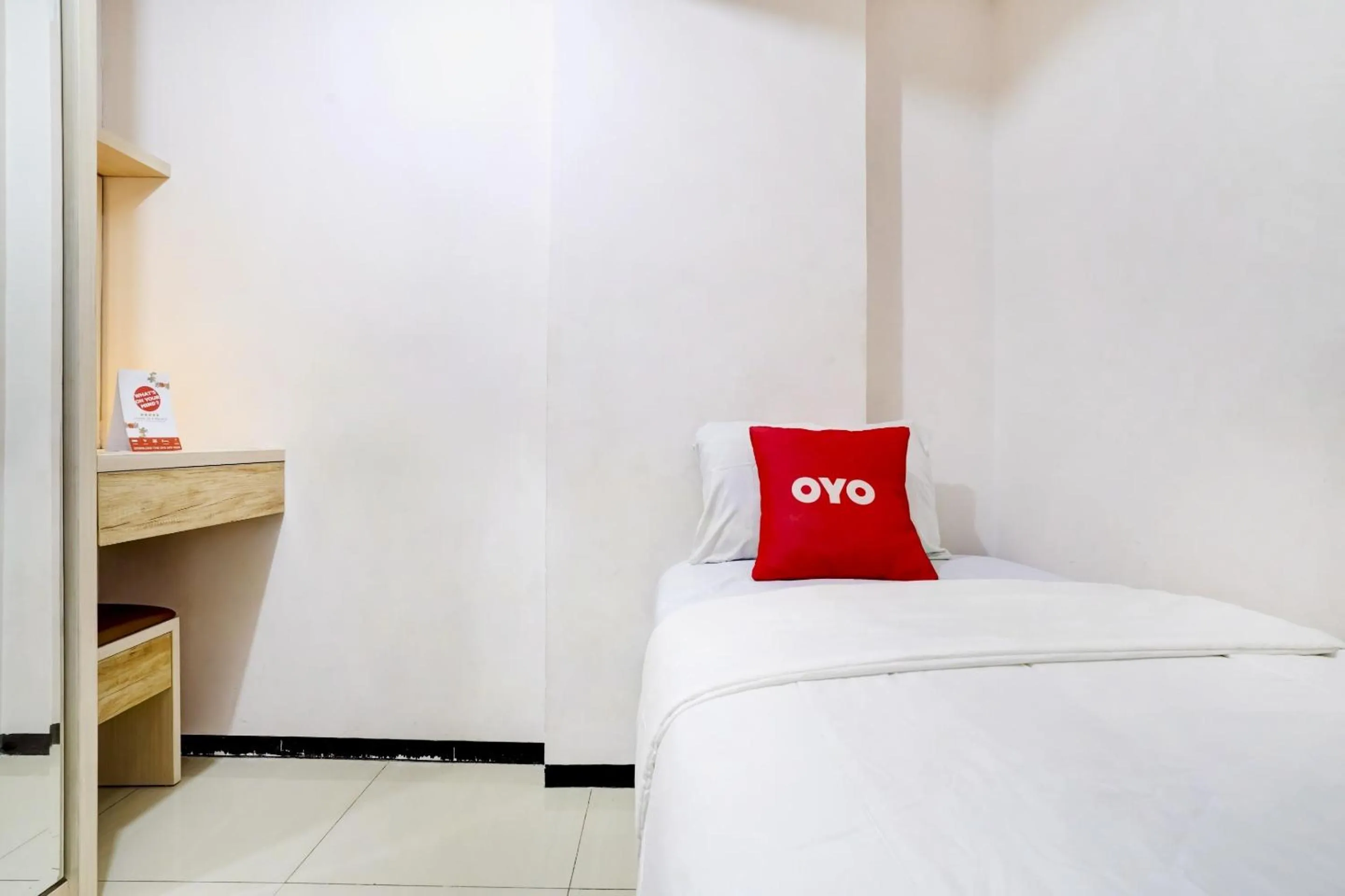 Bedroom in Collection O 90205 Queen Rent Apartment Gateway Pasteur