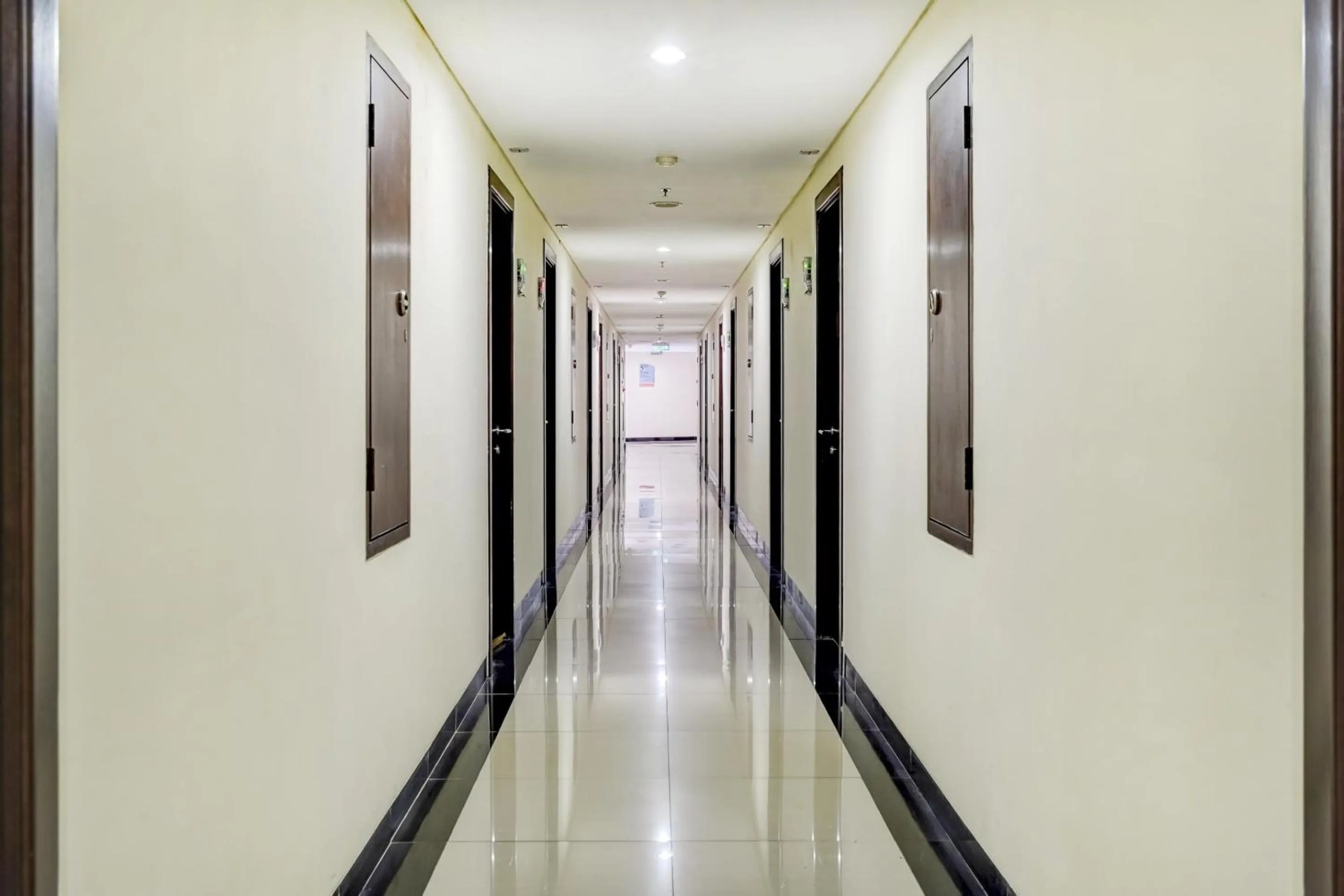 Lobby or reception in Collection O 90205 Queen Rent Apartment Gateway Pasteur