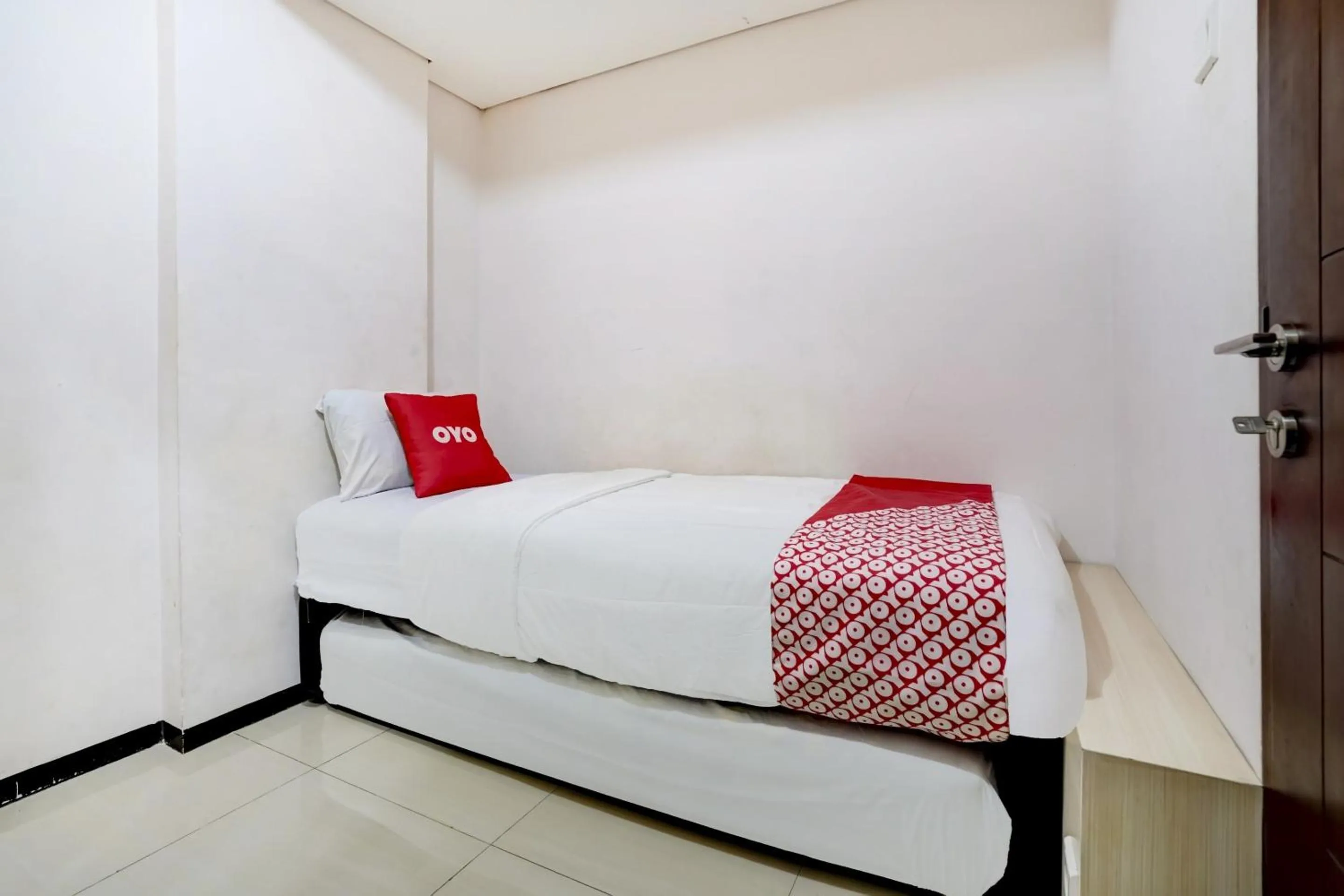 Bedroom in Collection O 90205 Queen Rent Apartment Gateway Pasteur