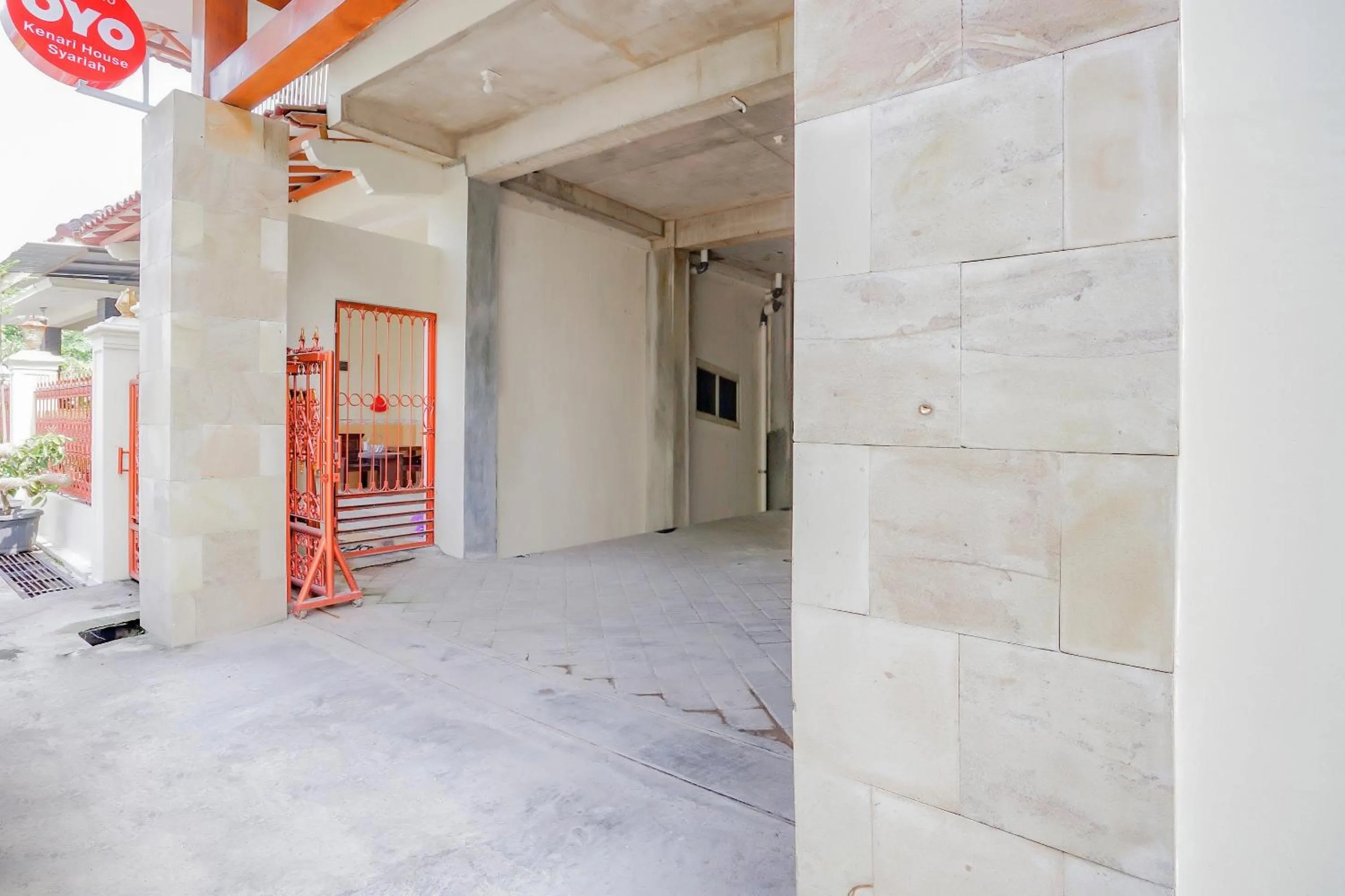 Facade/entrance in Hotel O Kenari House Syariah