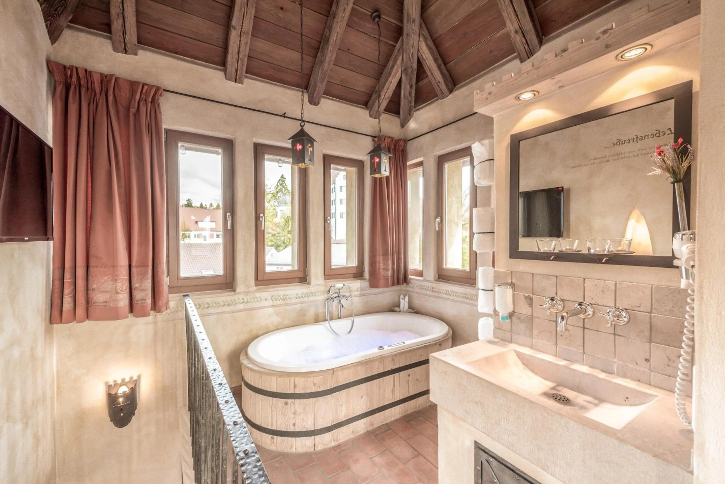 Hot Tub in Hotel Arthus