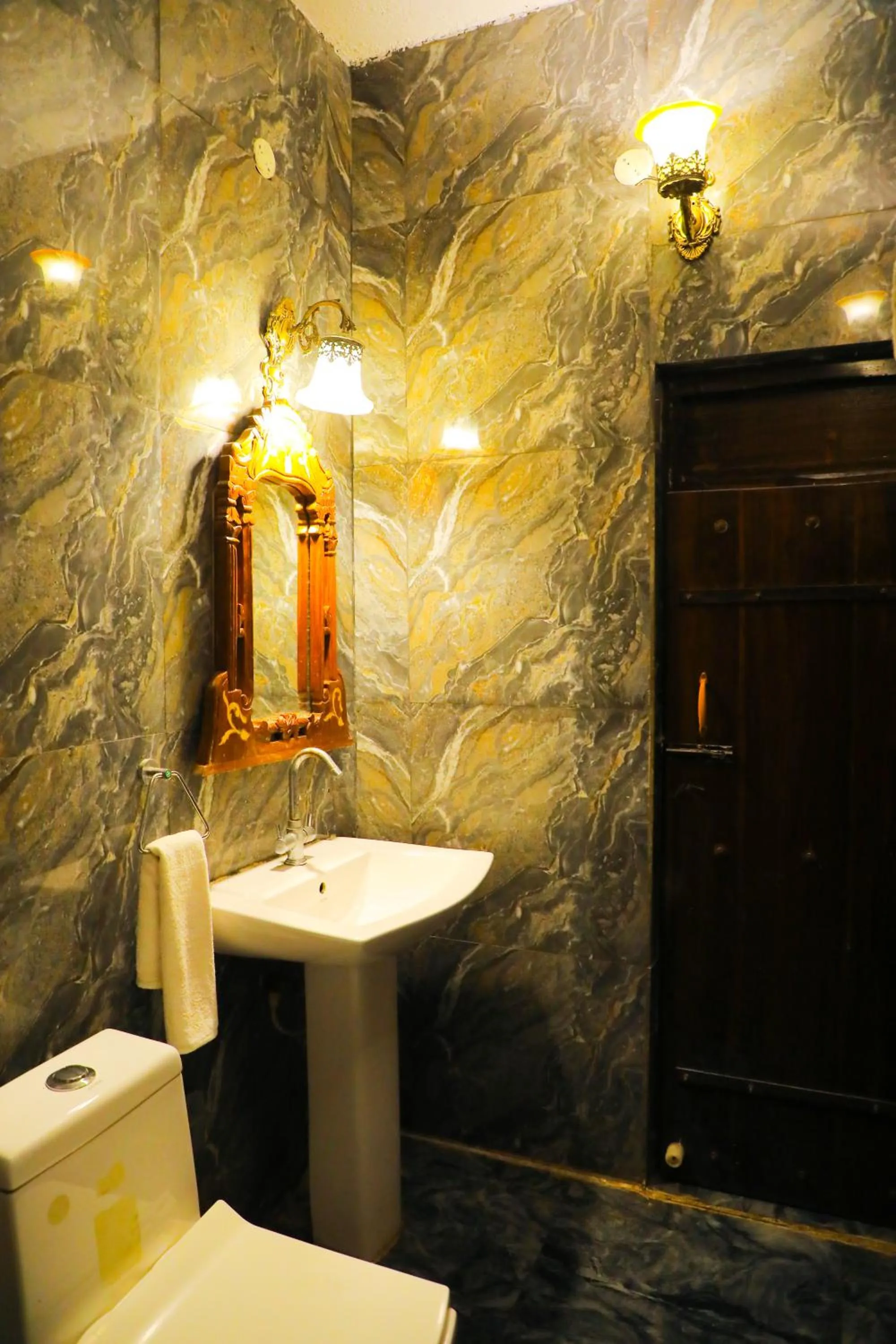 Shower in Hill Fort Hotel And Resorts Yelagiri Hills