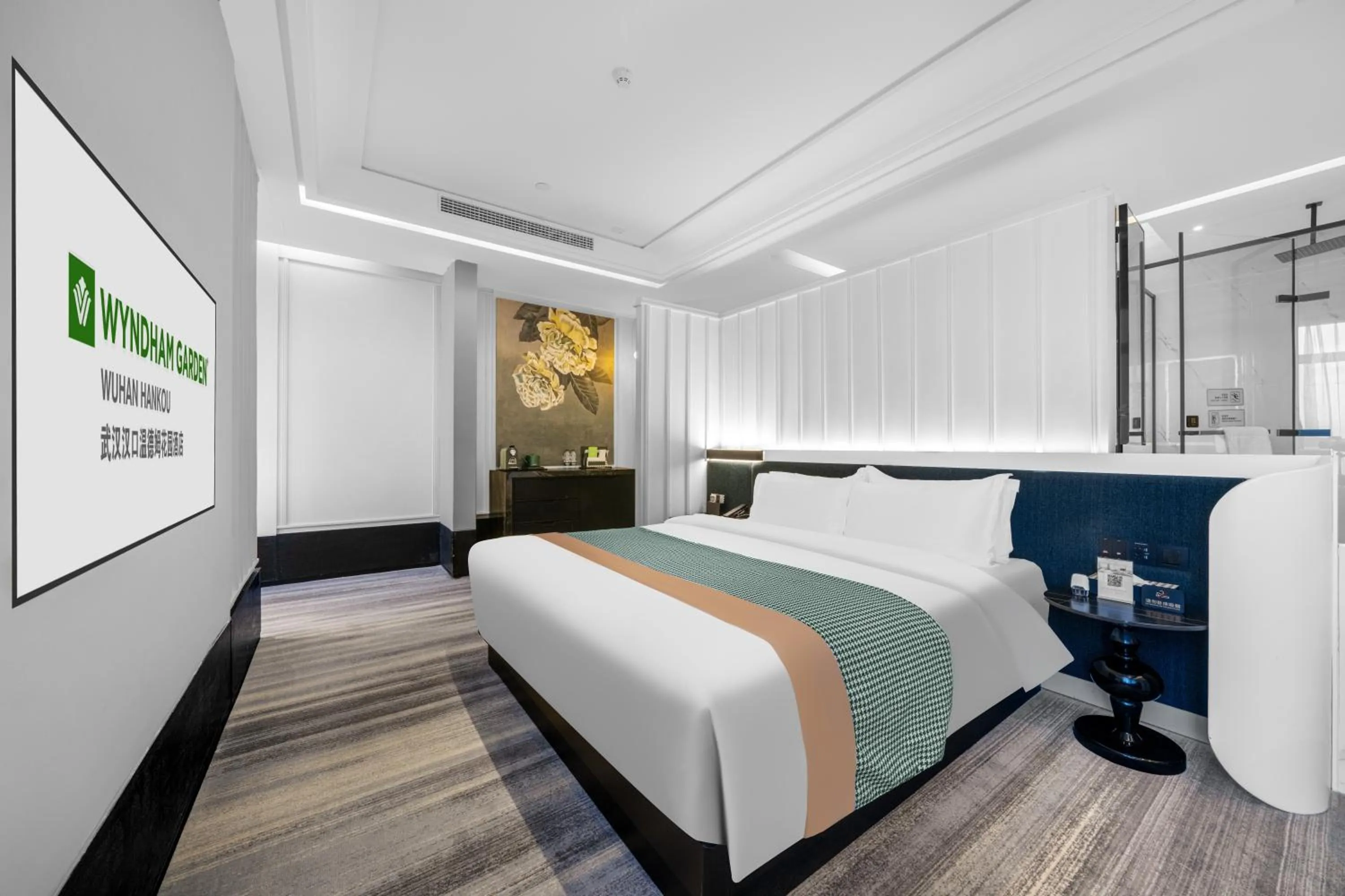 Bed in Wyndham Garden Wuhan Hankou