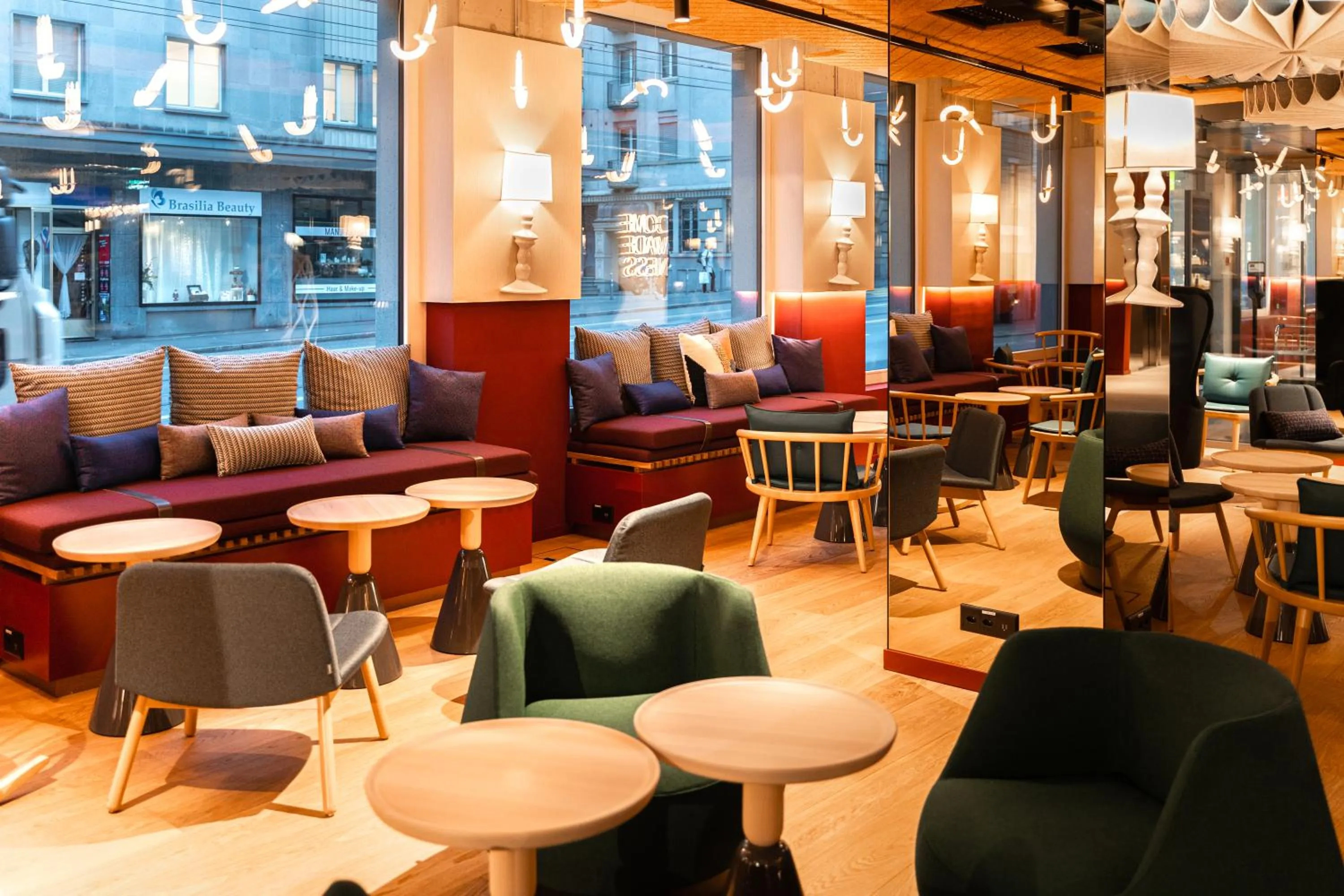 Lounge or bar in ibis Styles Zurich City Center