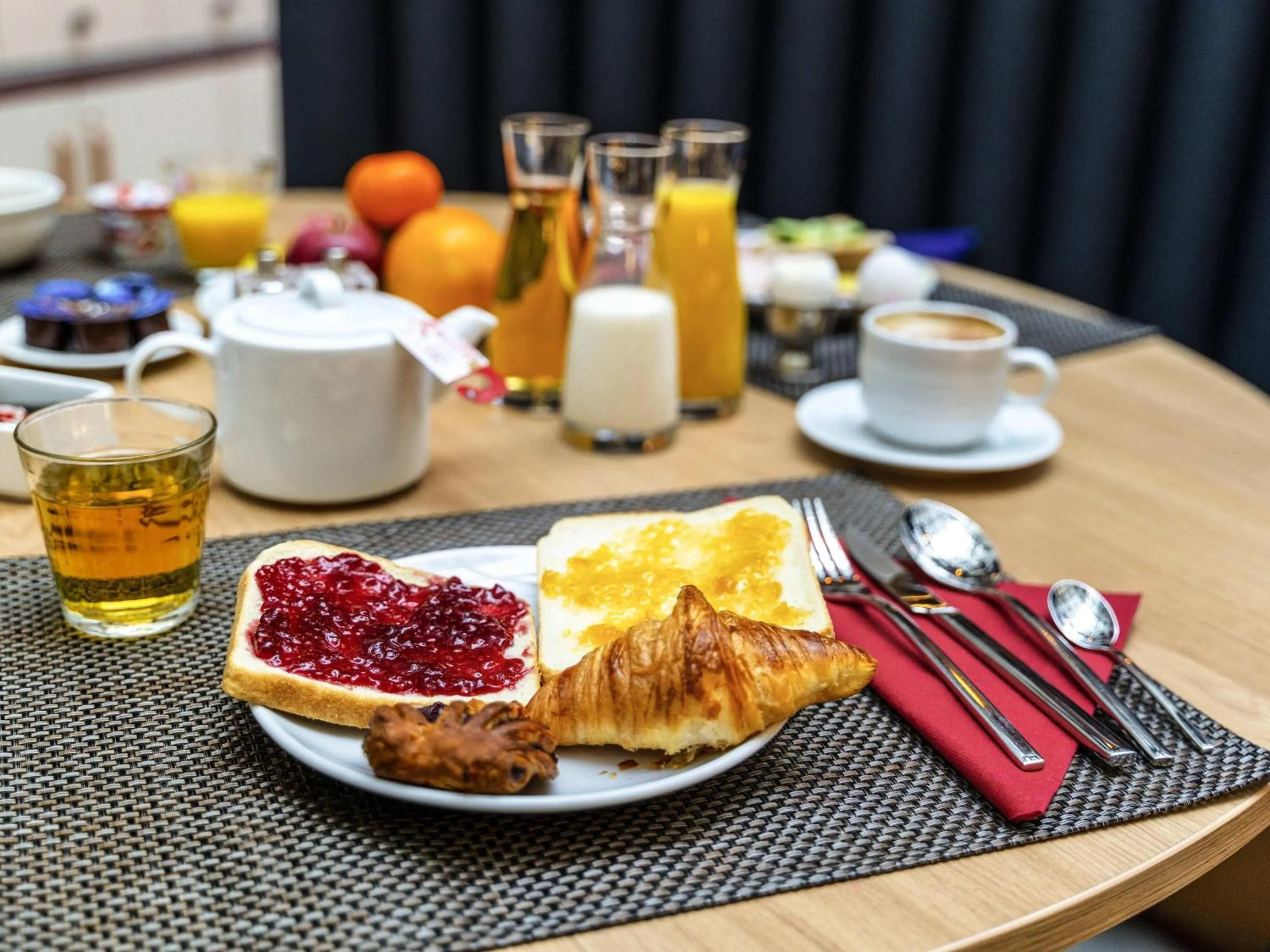 Breakfast in ibis Styles Zurich City Center